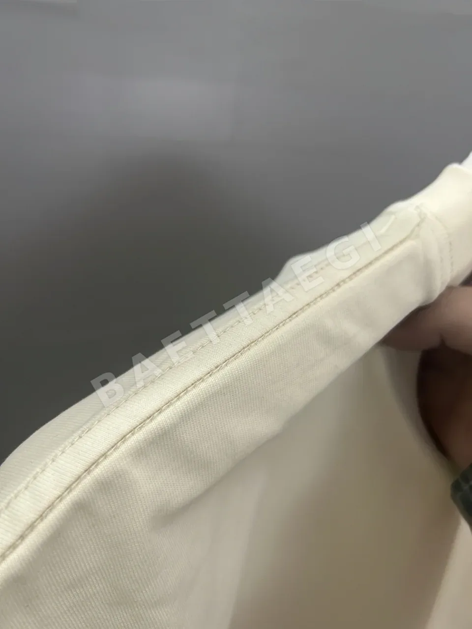 발렌티노 클래식 프린트 크루넥 반팔 티셔츠 상세 이미지 7