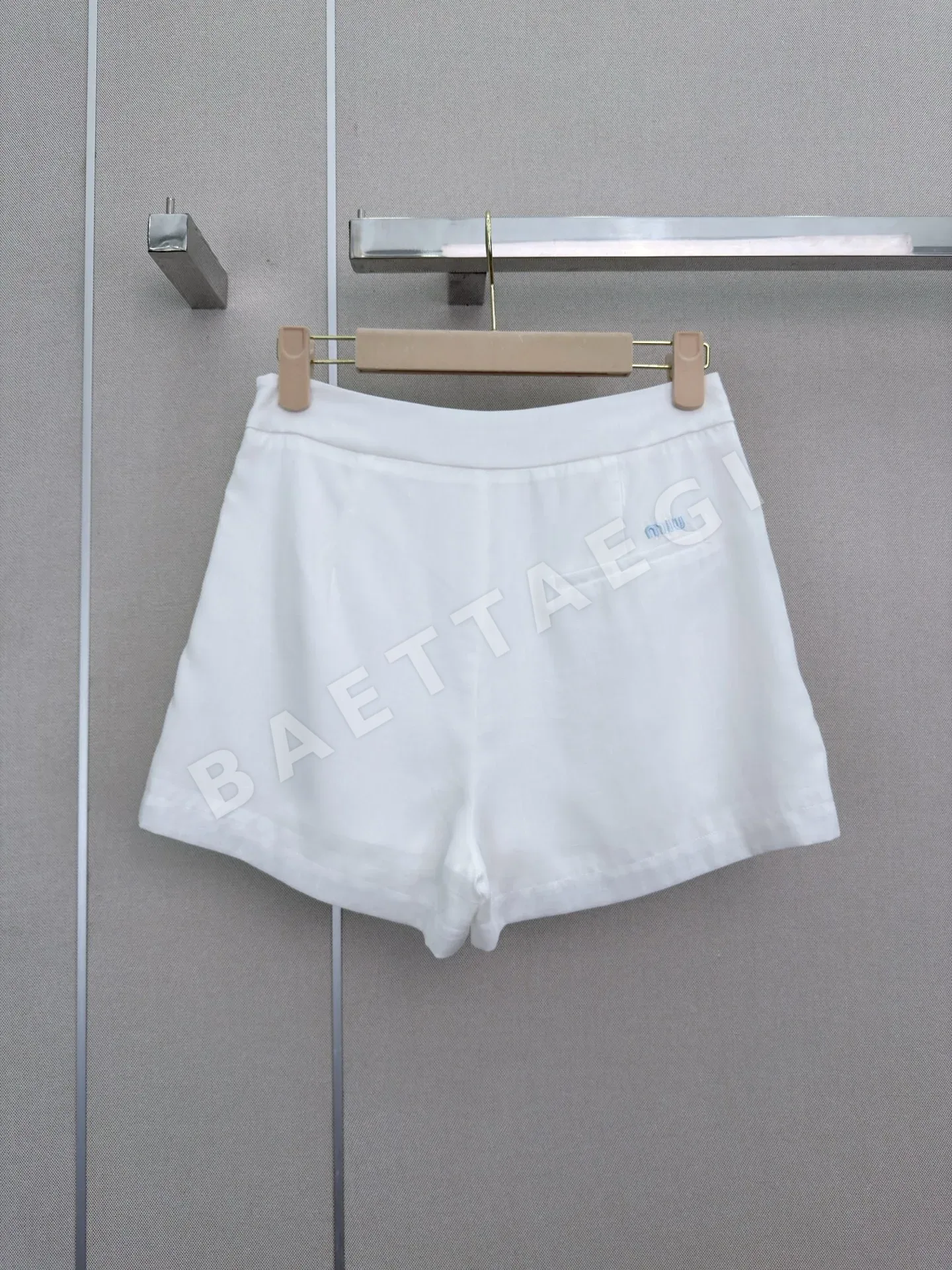 미우미우 카라 반소매 셔츠와 반바지 세트 상세 이미지 9