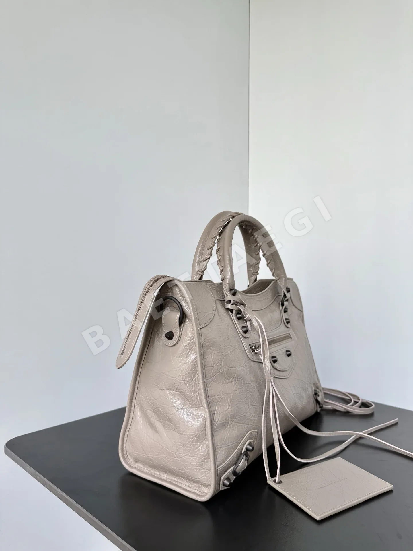 발렌시아가 가죽 토트백 상세 이미지 3