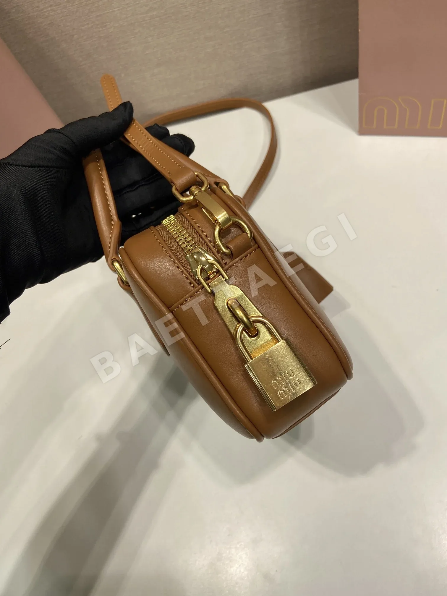 미우미우 경량 미니 숄더백 5BB123 상세 이미지 5