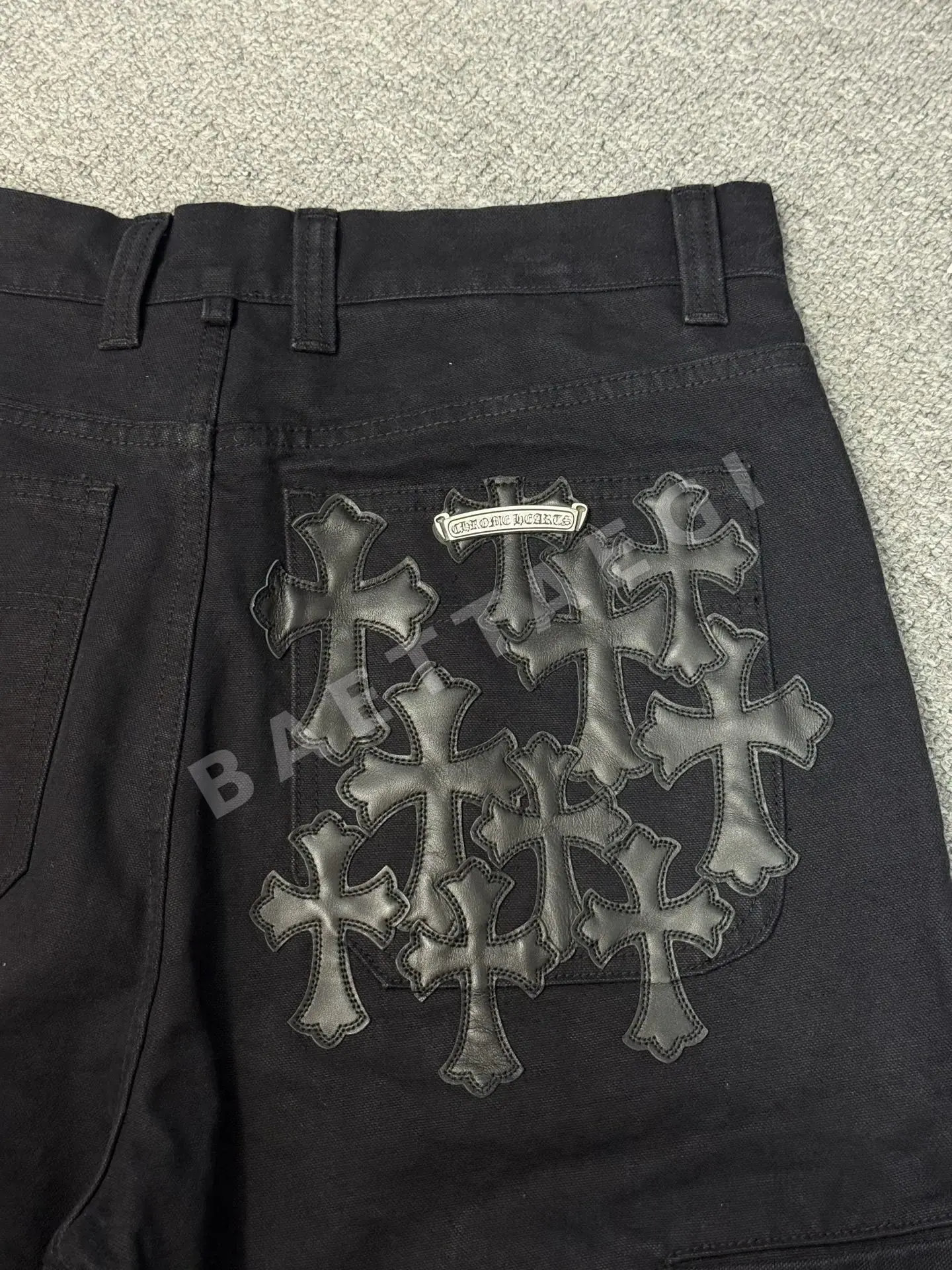 크롬하츠 블랙 크로스 패턴 가죽 카고 반바지 상세 이미지 5
