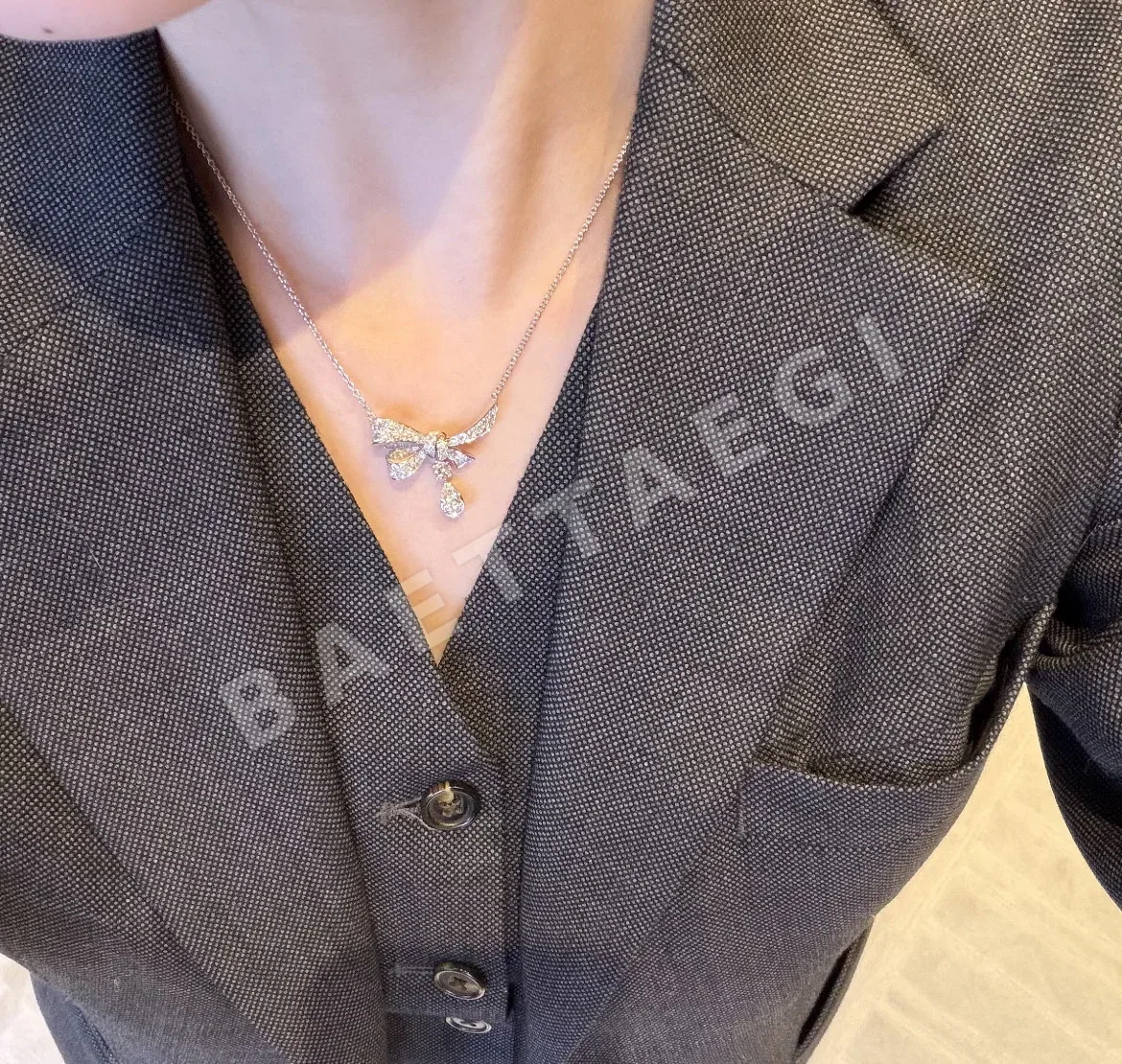 그라프 단면 버터플라이 티어드롭 목걸이 125035