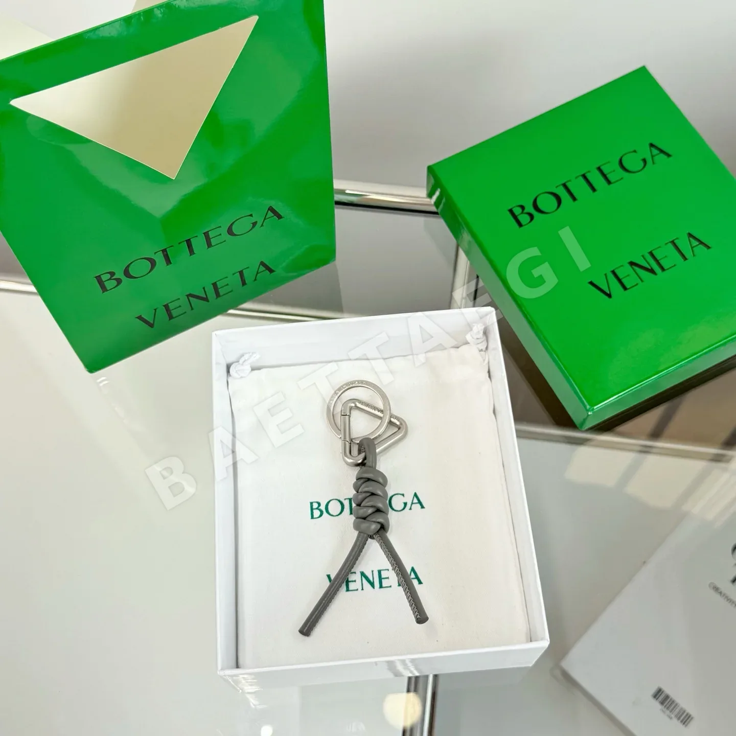 보테가베네타 램스킨 직조 키링 상세 이미지 16