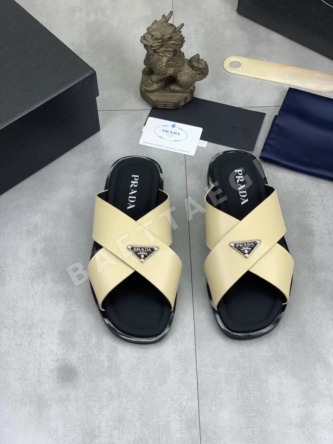 프라다 캐주얼 슬리퍼 상세 이미지 2