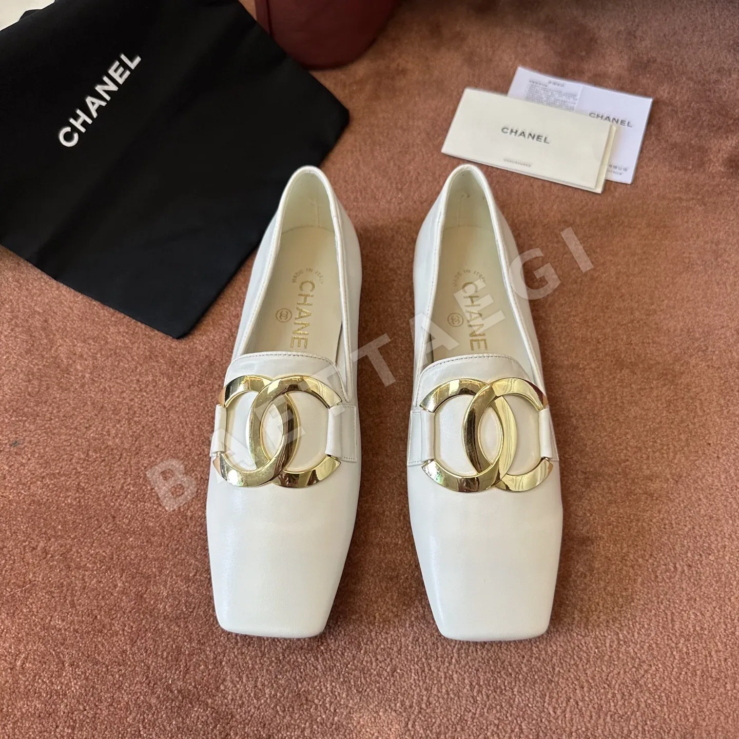 샤넬 더블 C 로고 플랫슈즈 129374