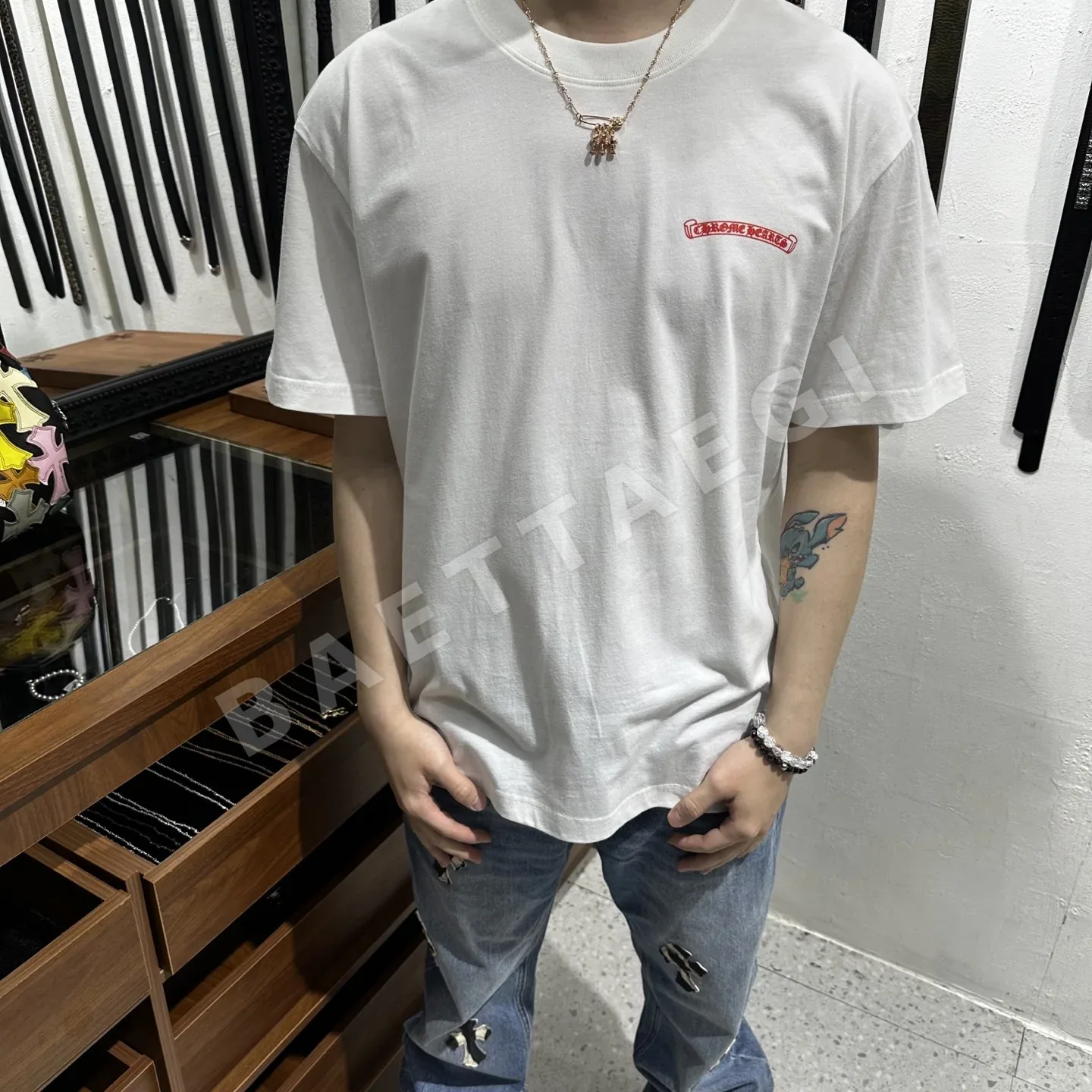 크롬하츠 화이트 그래피티 프린트 남성 반팔 티셔츠 상세 이미지 9