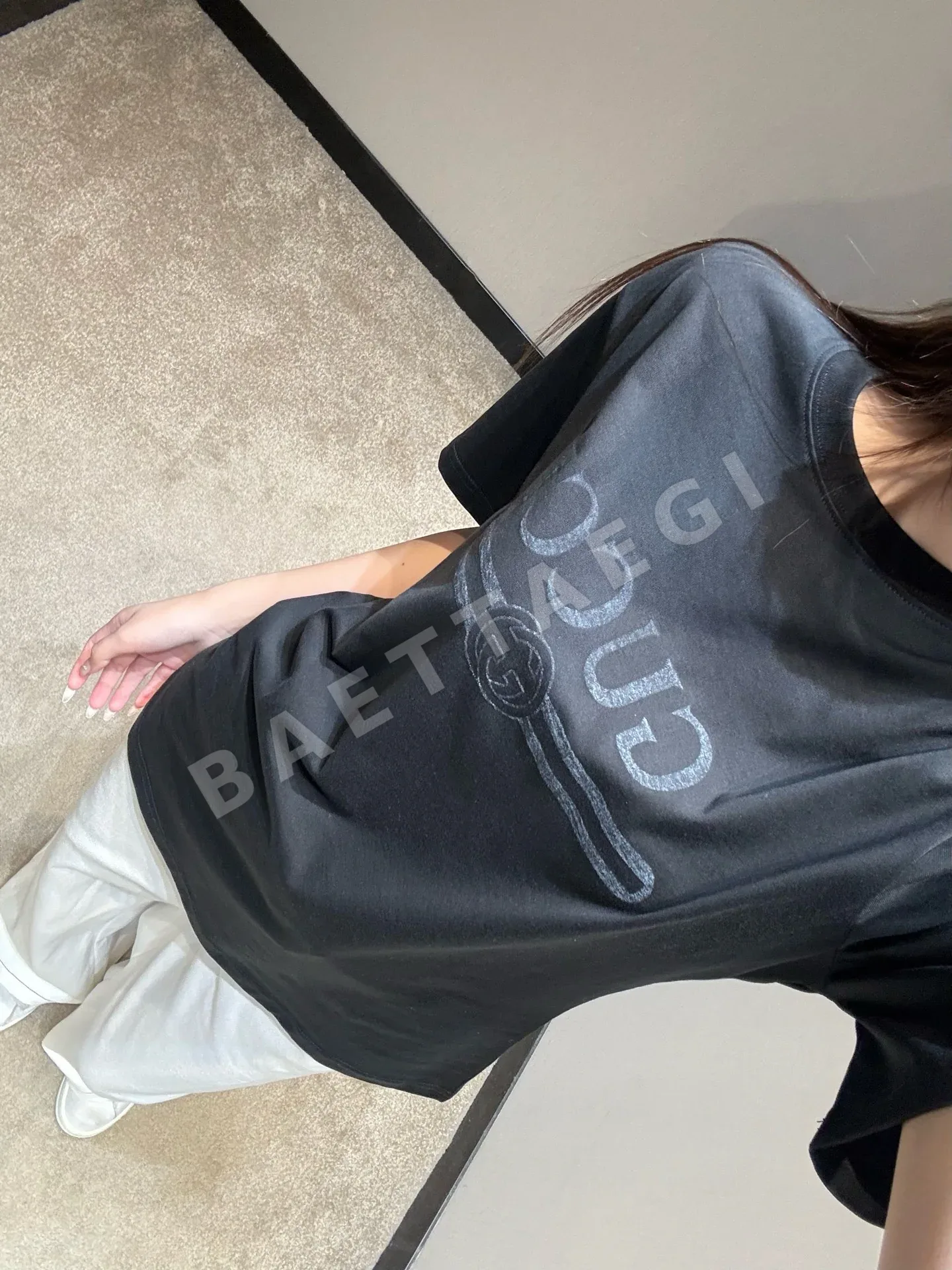 구찌 레터 프린트 크루넥 반팔 티셔츠 상세 이미지 5