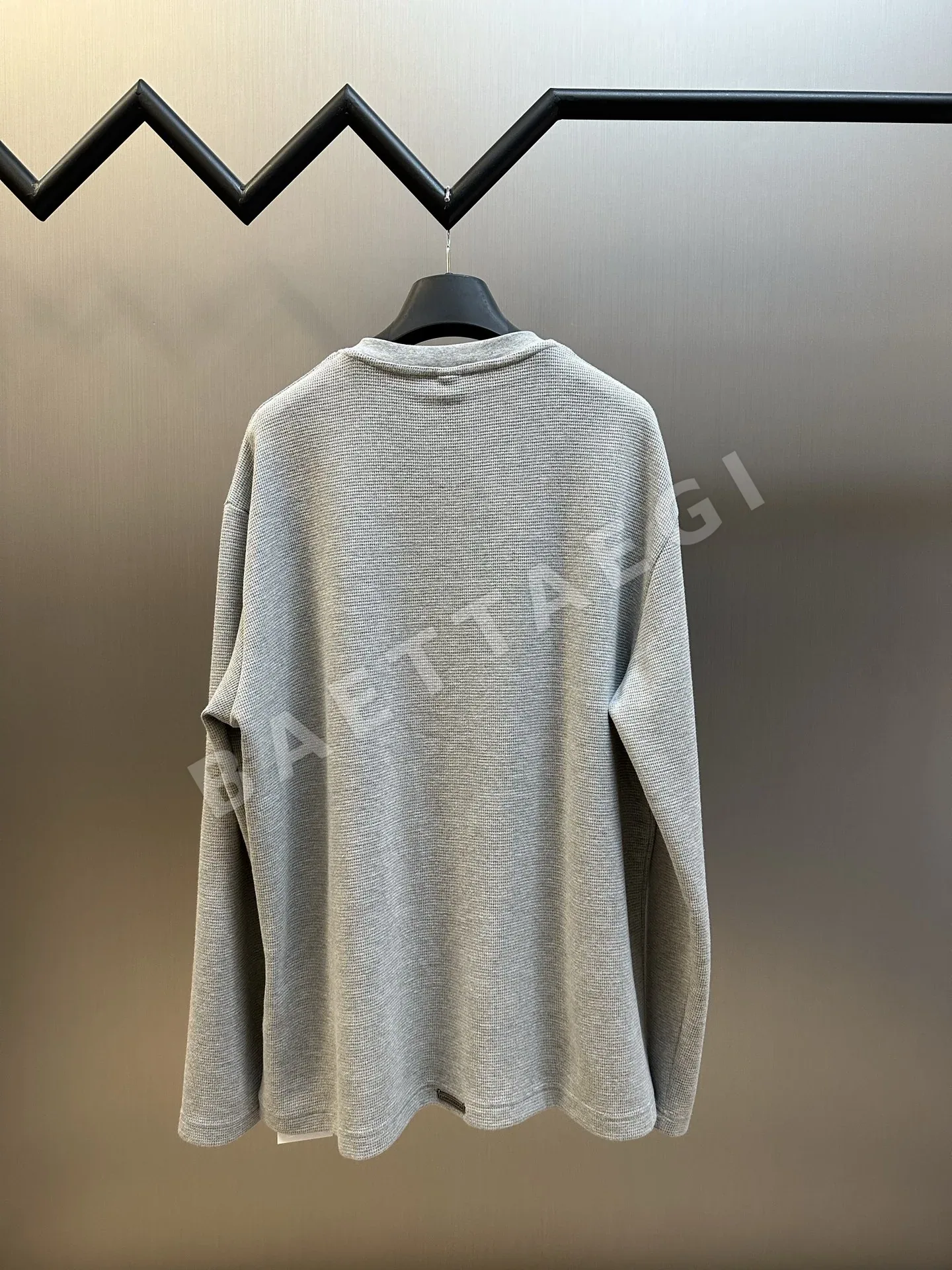 크롬하츠 크로스 가죽 장식 긴팔 티셔츠 상세 이미지 4