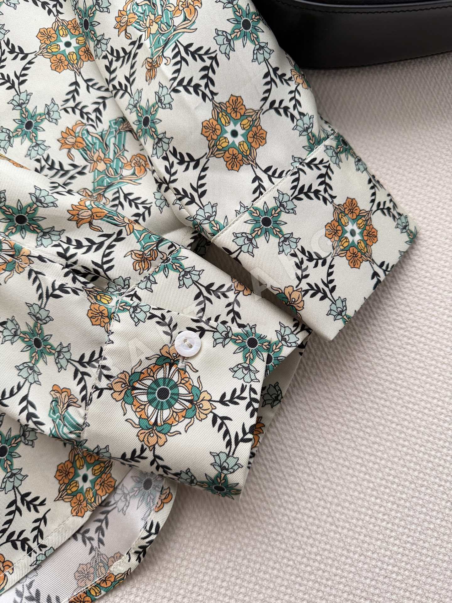 루이비통 레트로 프린트 실크 셔츠 상세 이미지 7