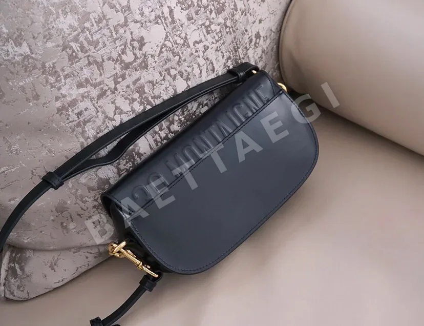 디올 바비 언더암백 소가죽 가방 상세 이미지 4