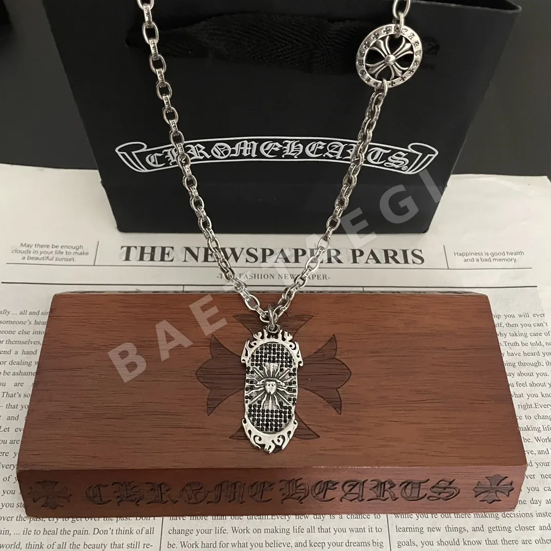 크롬하츠 크로스 서클 레터 목걸이 126950