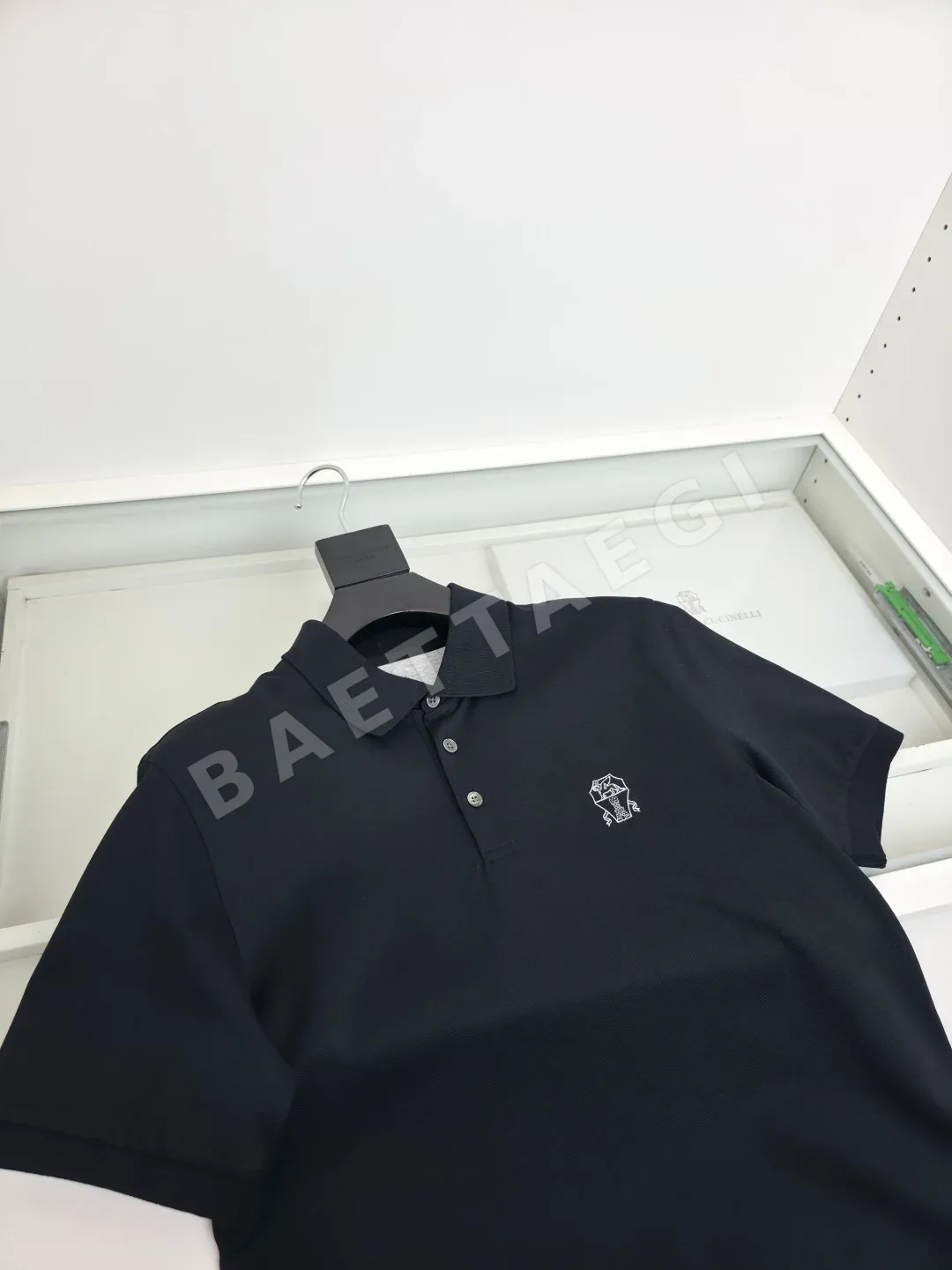 브루넬로쿠치넬리 자수 로고 클래식 2 버튼 남성 반팔 티셔츠 상세 이미지 3