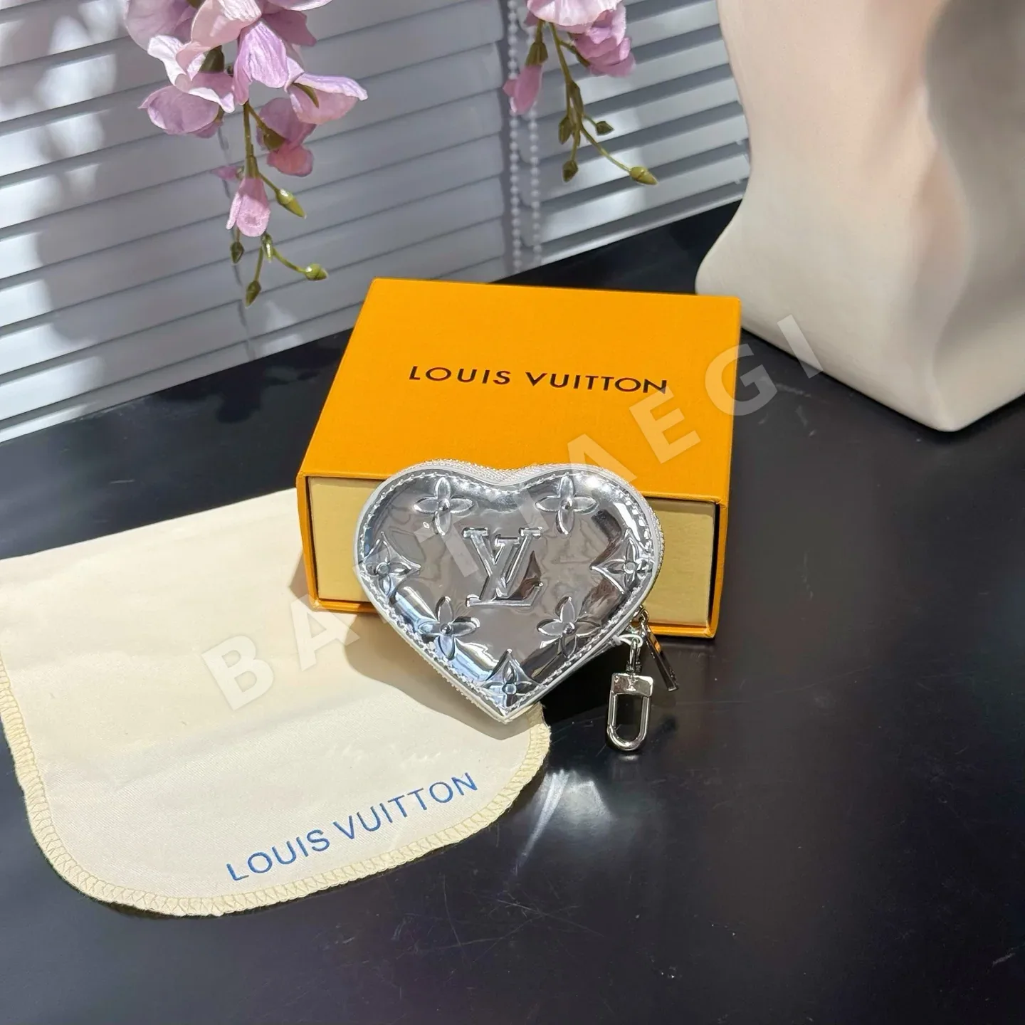 루이비통 LV 루이베어 하트 키링 160169