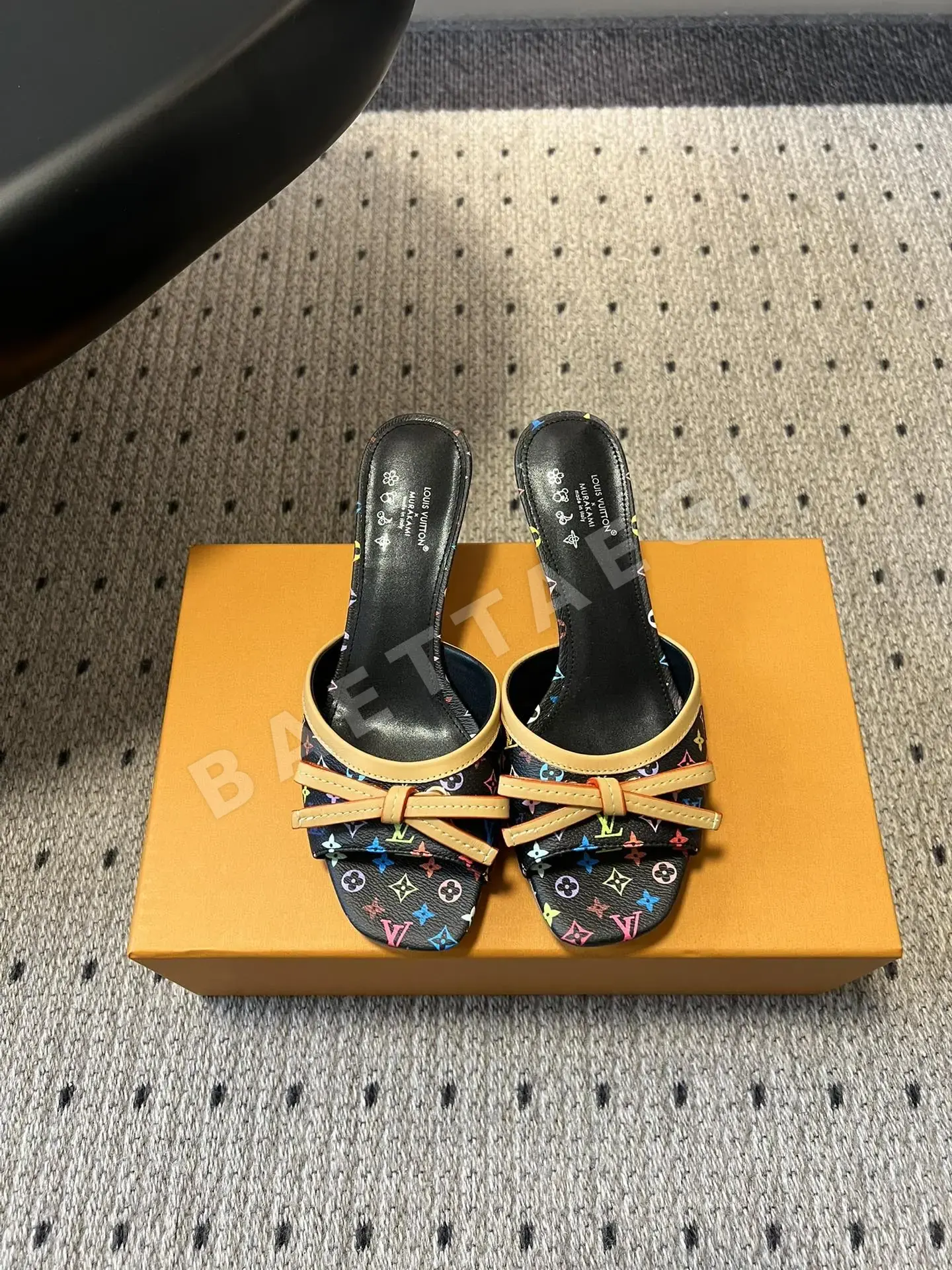 루이비통 모노그램 리본 스퀘어토 하이힐 샌들 95981