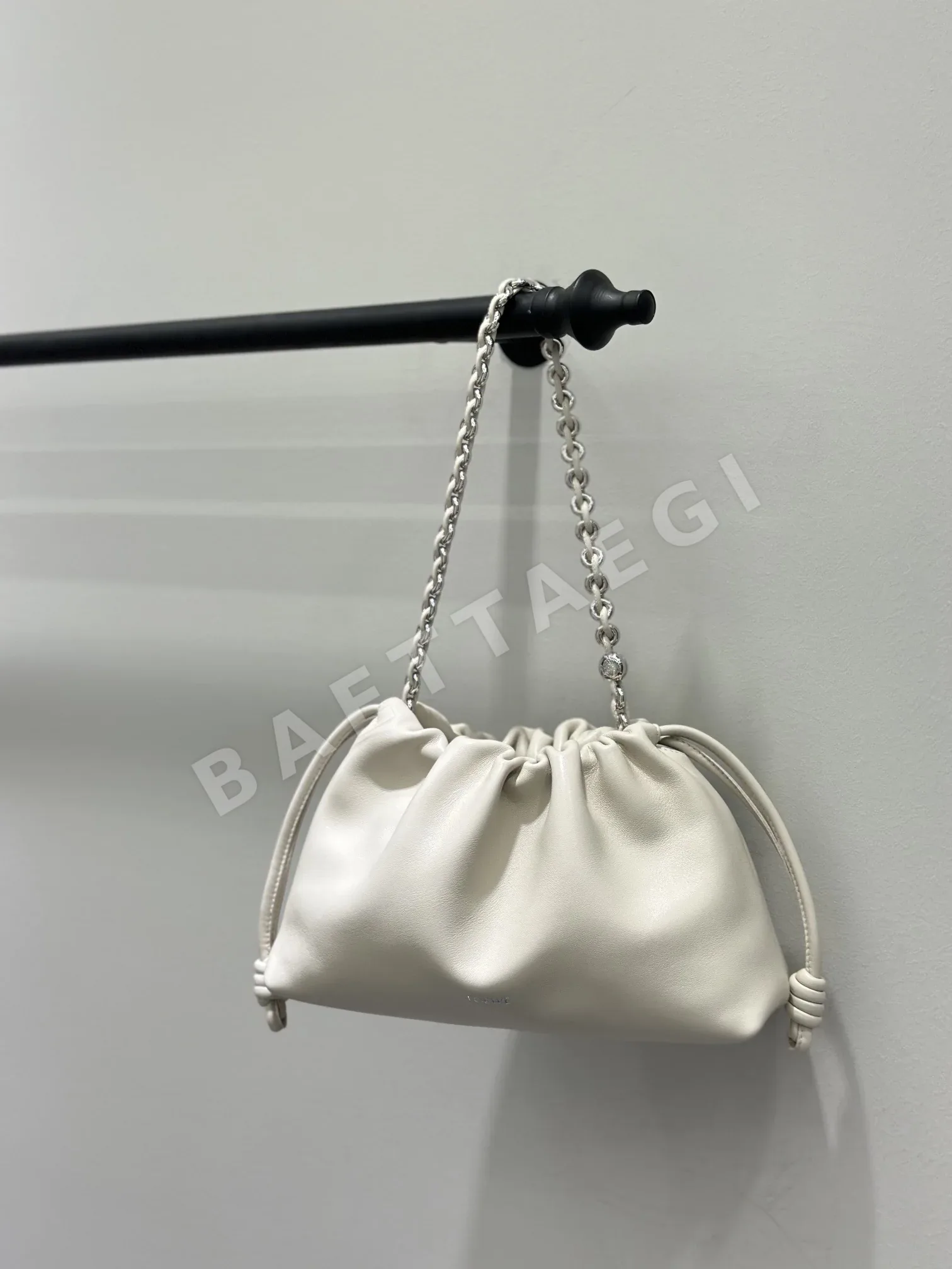로에베 미디엄 플라멩고 펄스 파인 그레인 30cm 상세 이미지 8