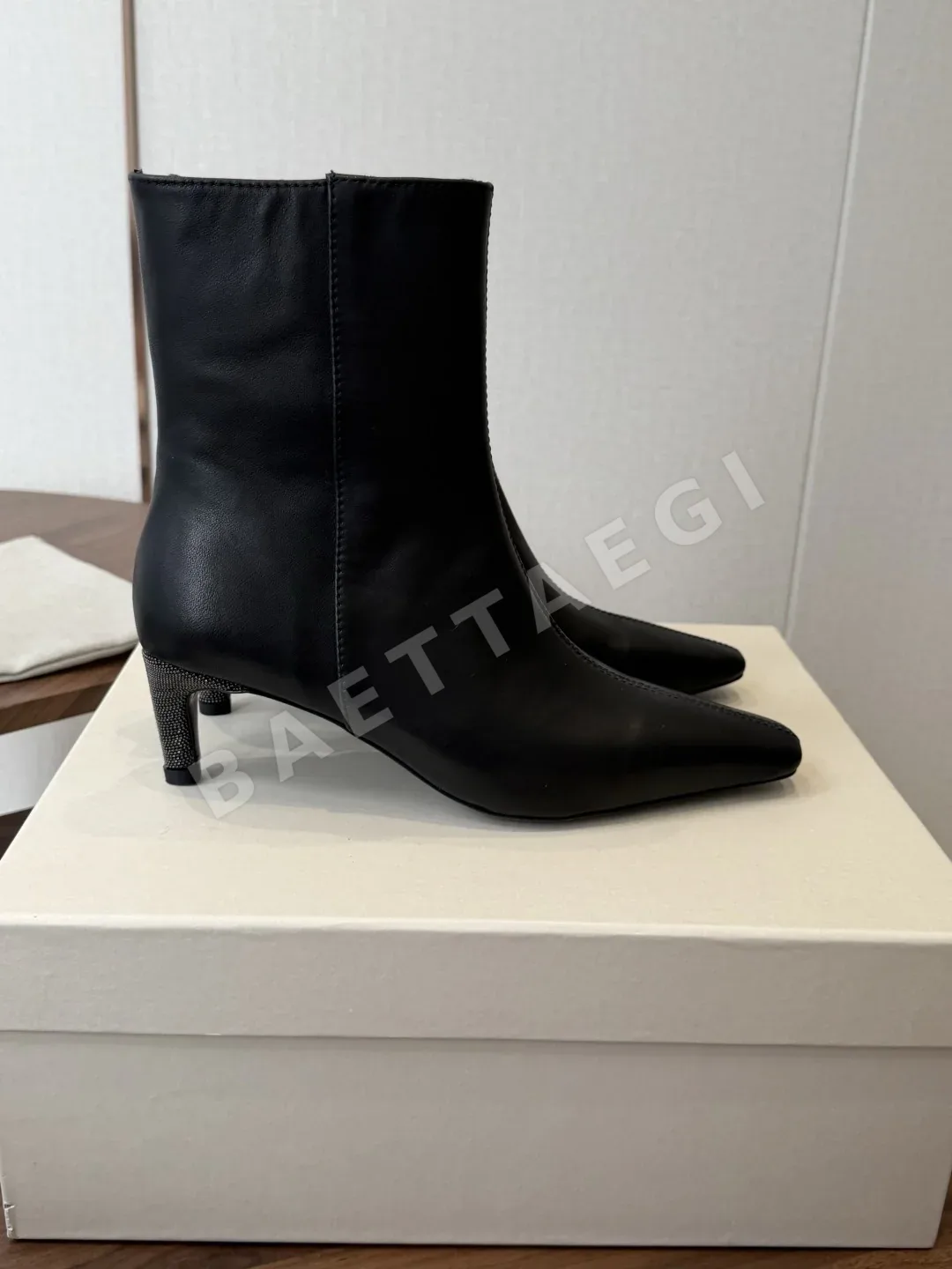 브루넬로쿠치넬리 포인티드 토 스틸레토 힐 미드카프 부츠 상세 이미지 2