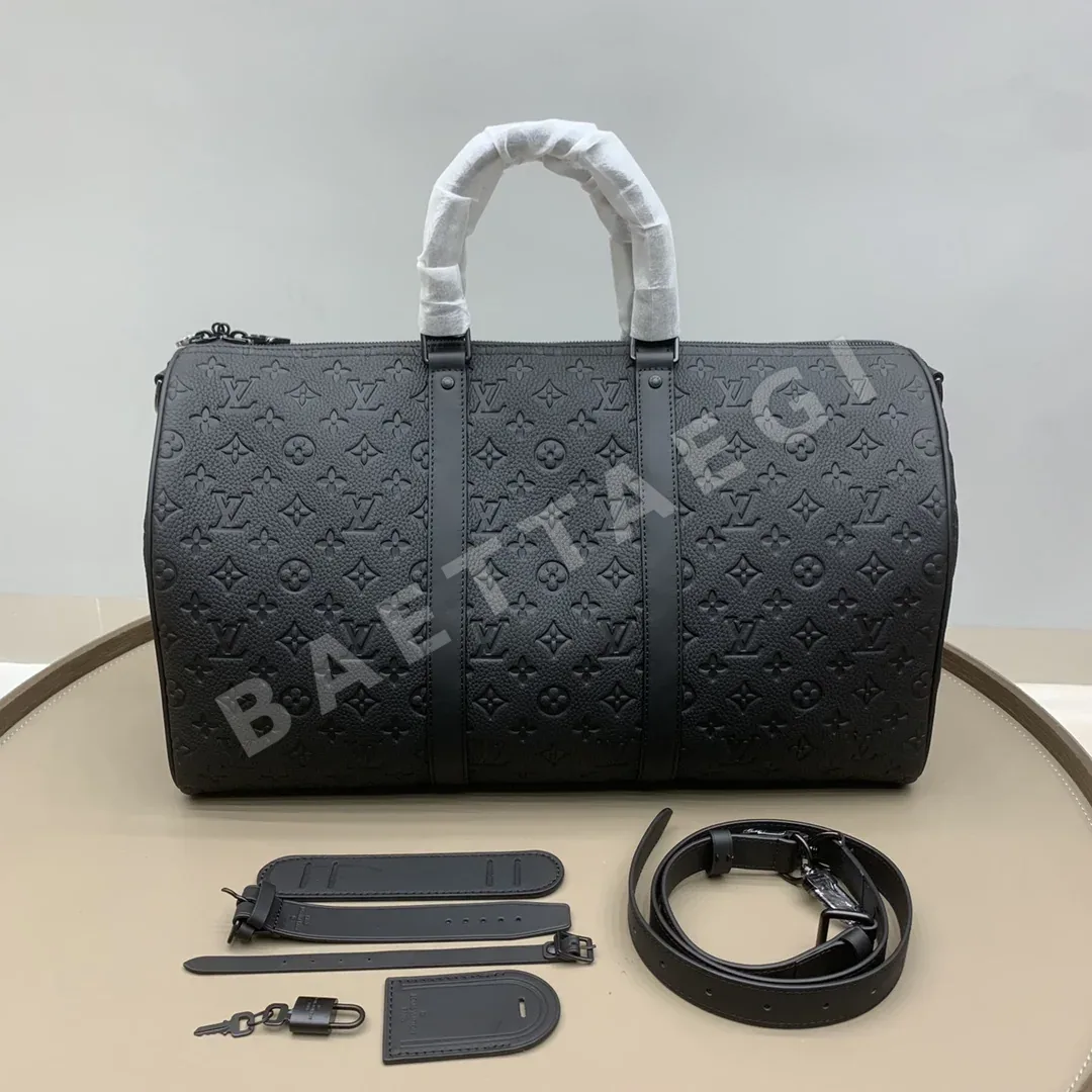 루이비통 엠보싱 가죽 키팔 가방 M59025