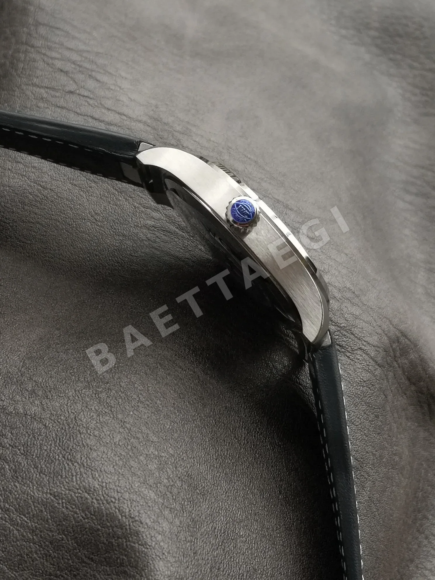 IWC 마크 XX 파일럿 시계 블랙 다이얼 사파이어 글라스 상세 이미지 8