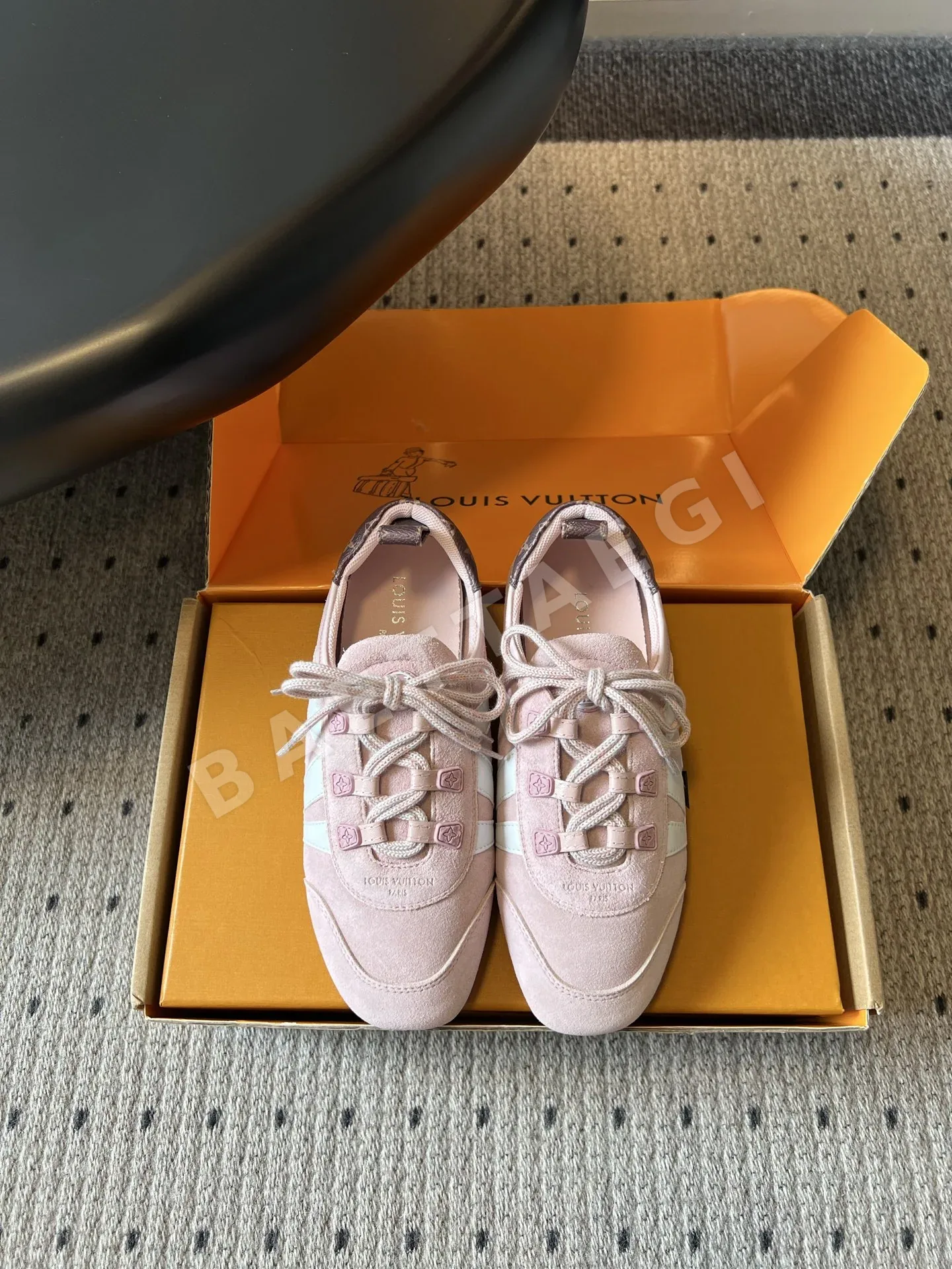 루이비통 레트로 트레이닝 스니커즈 99574