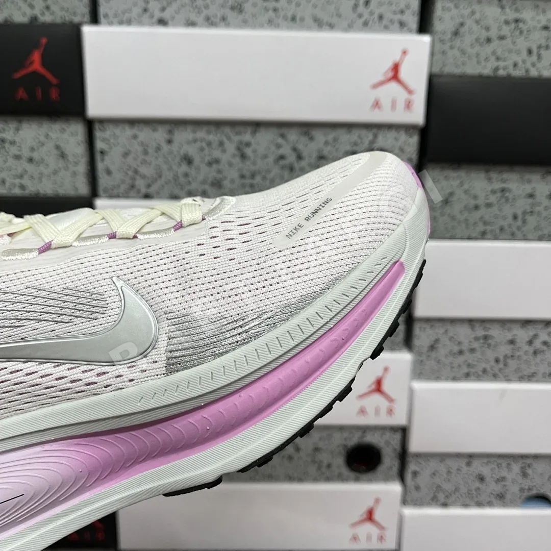 나이키 줌 보메로 18 13 IM2503 201112 Nike Zoom Vomero 18 -13 상세 이미지 10