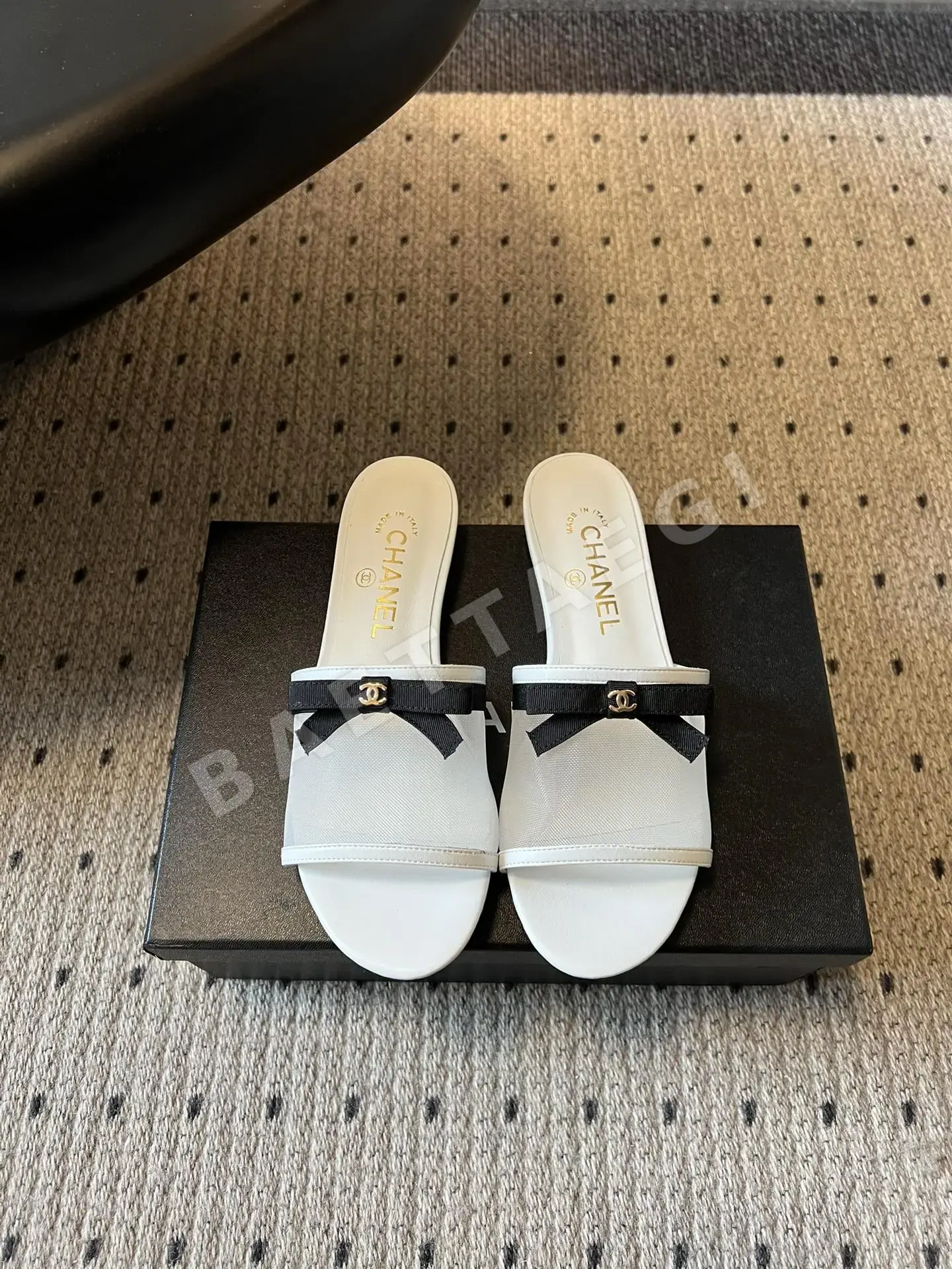 샤넬 메시 보우 플랫 샌들 24403