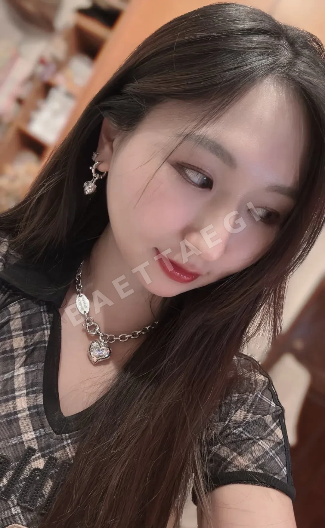 비비안웨스트우드 3D 하트 라인스톤 귀걸이 상세 이미지 2