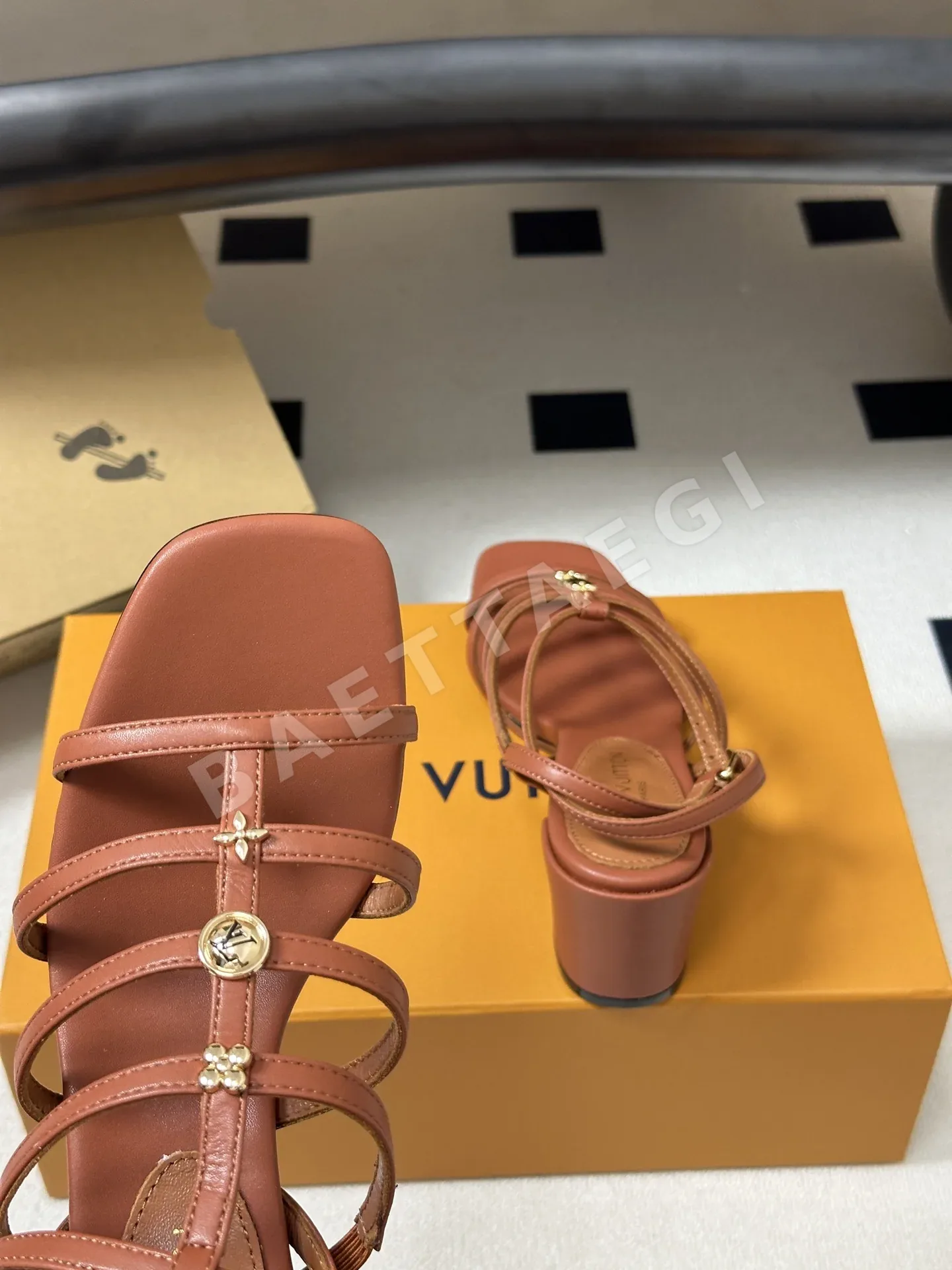 루이비통 LV 가이아 샌들 상세 이미지 8