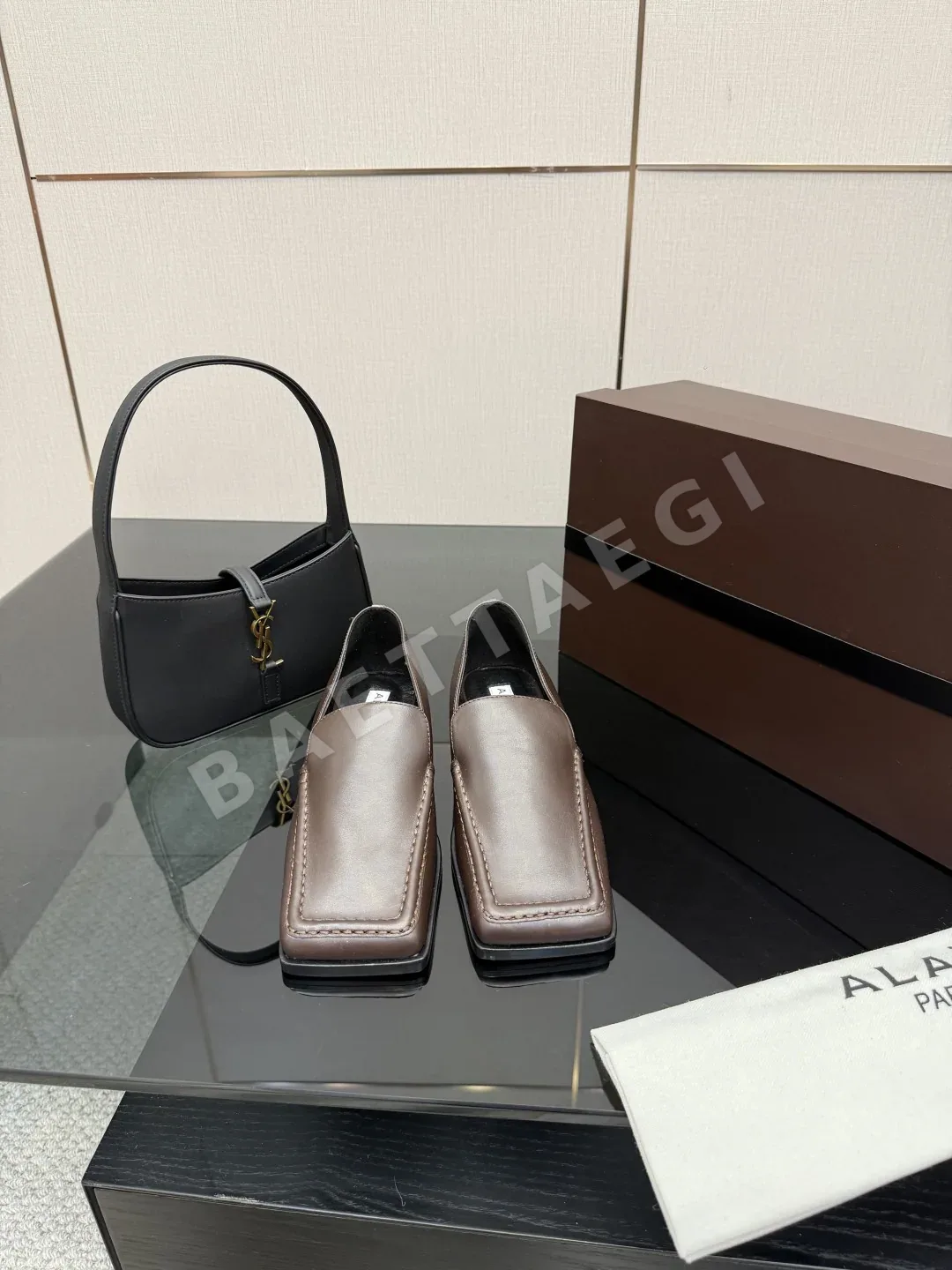 알라이아 스퀘어 토 로퍼 120433