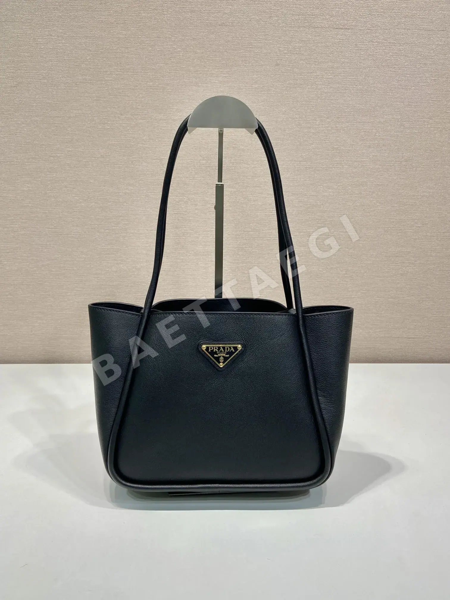프라다 송아지가죽 숄더백 1BG539 67557