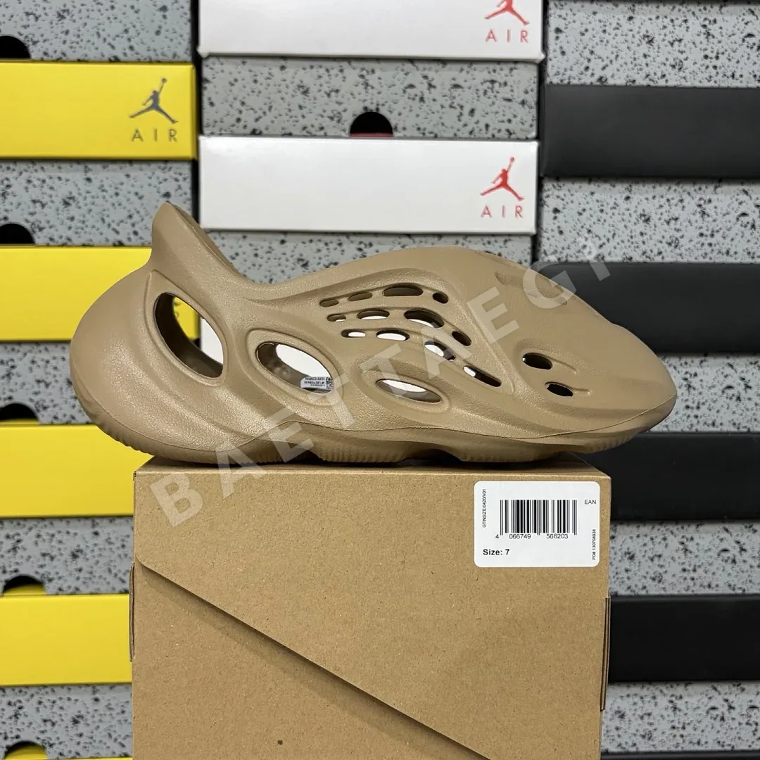 아디다스 [LW] 이지 폼 RNR GV6842 200649 Adidas Yeezy Foam RNR Clay Taupe