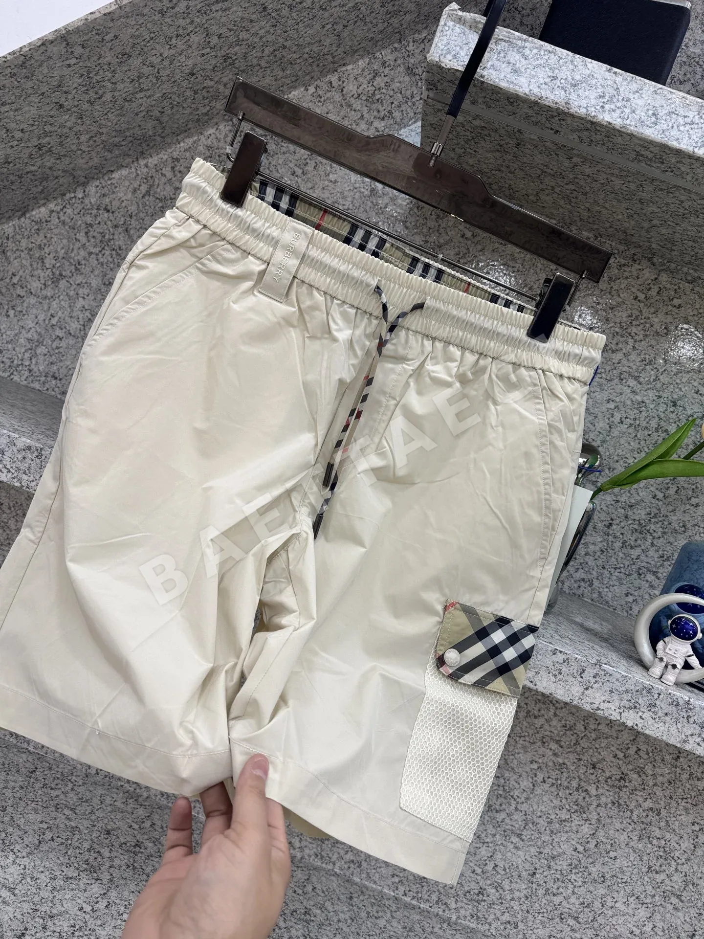 버버리 남성 릴렉스핏 반바지 상세 이미지 5
