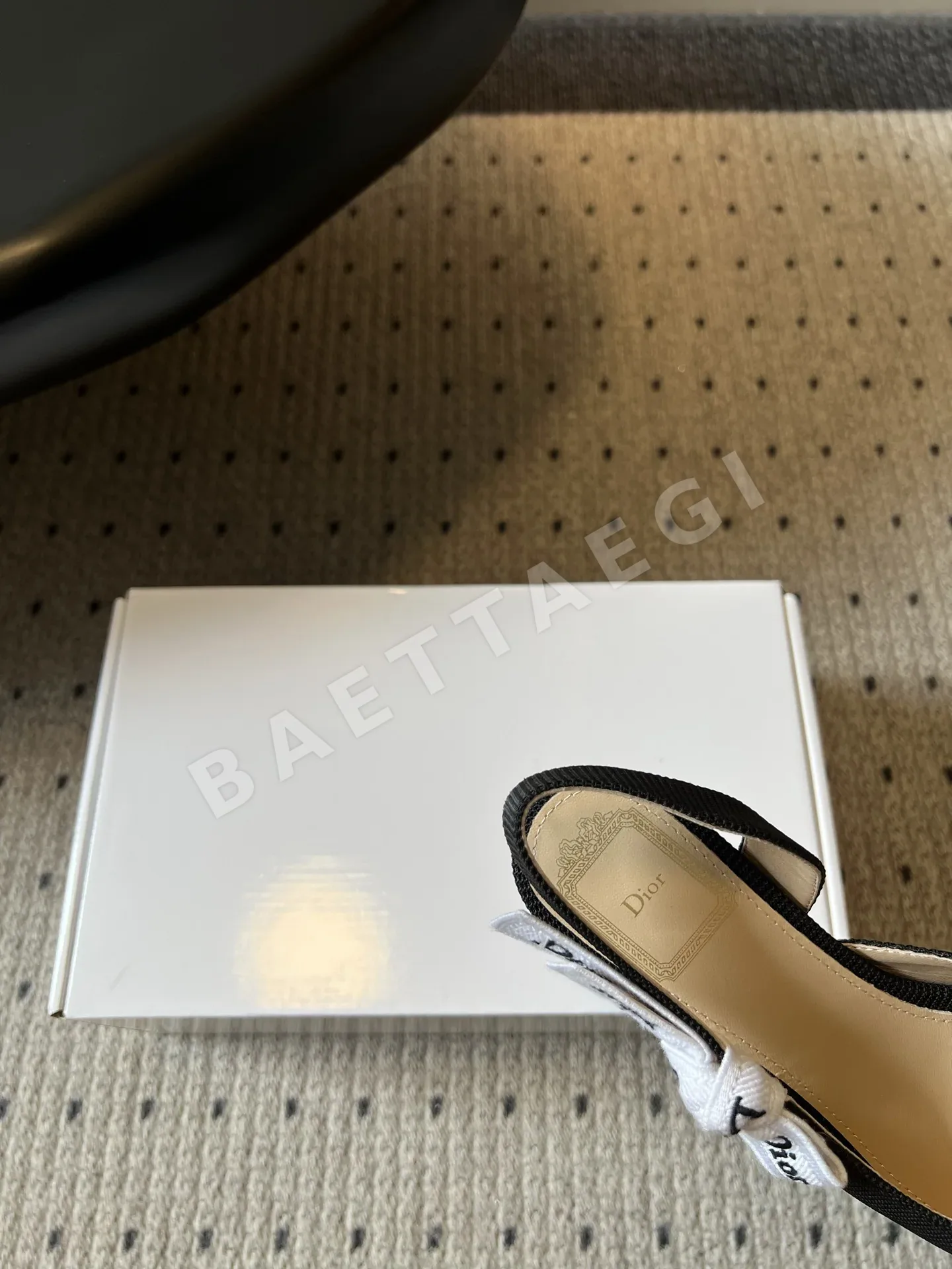 디올 뾰족코 리본 스트랩 오픈백 샌들 상세 이미지 8
