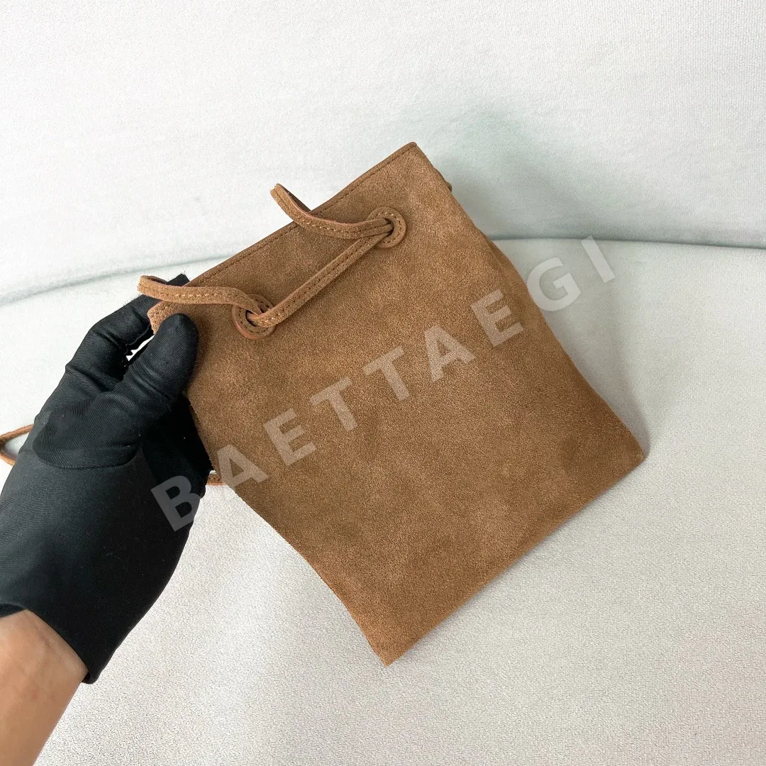 프라다 스웨이드 버킷백 1BH221 상세 이미지 4