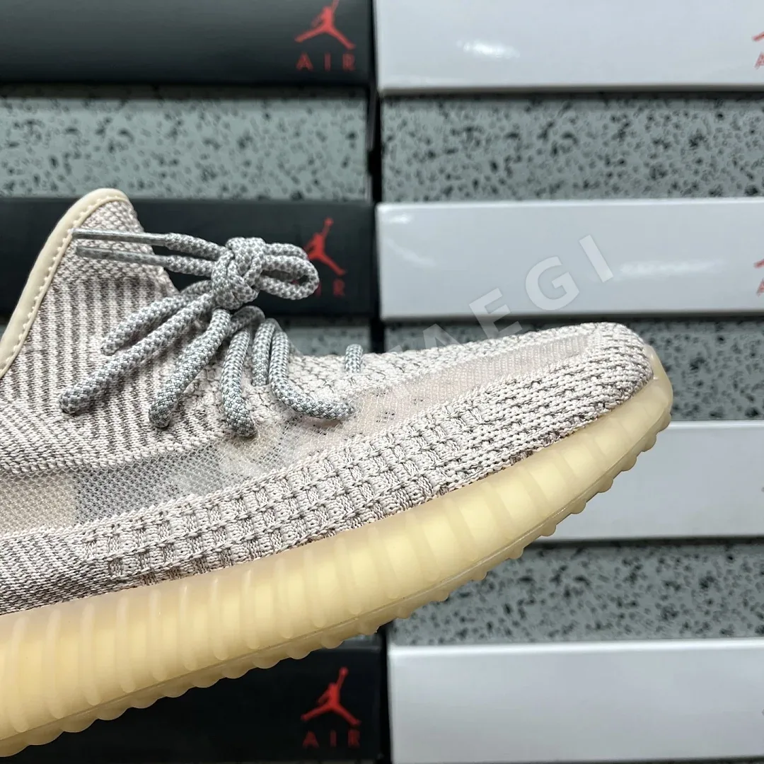 아디다스 [XQ] 이지 부스트 350 V2 FV5666 200764 Adidas Yeezy Boost 350 V2 Synth Reflective 상세 이미지 5