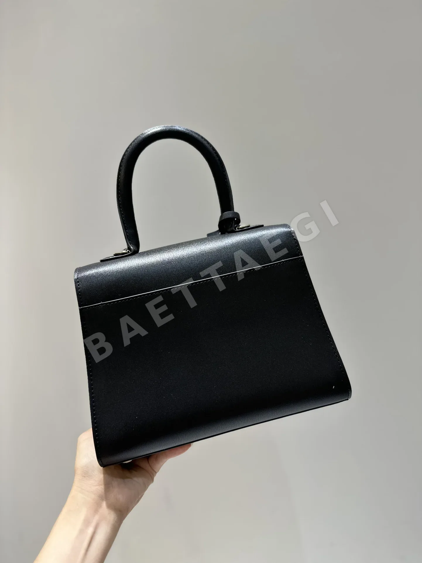 델보 더블링 브릴리언트 박스 가죽 숄더백 상세 이미지 3