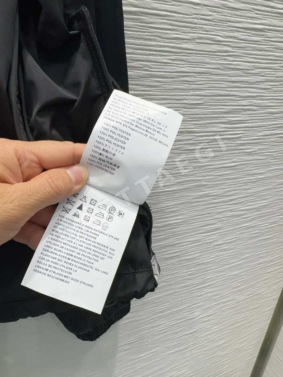 미우미우 테크 소재 여성 자켓 상세 이미지 8