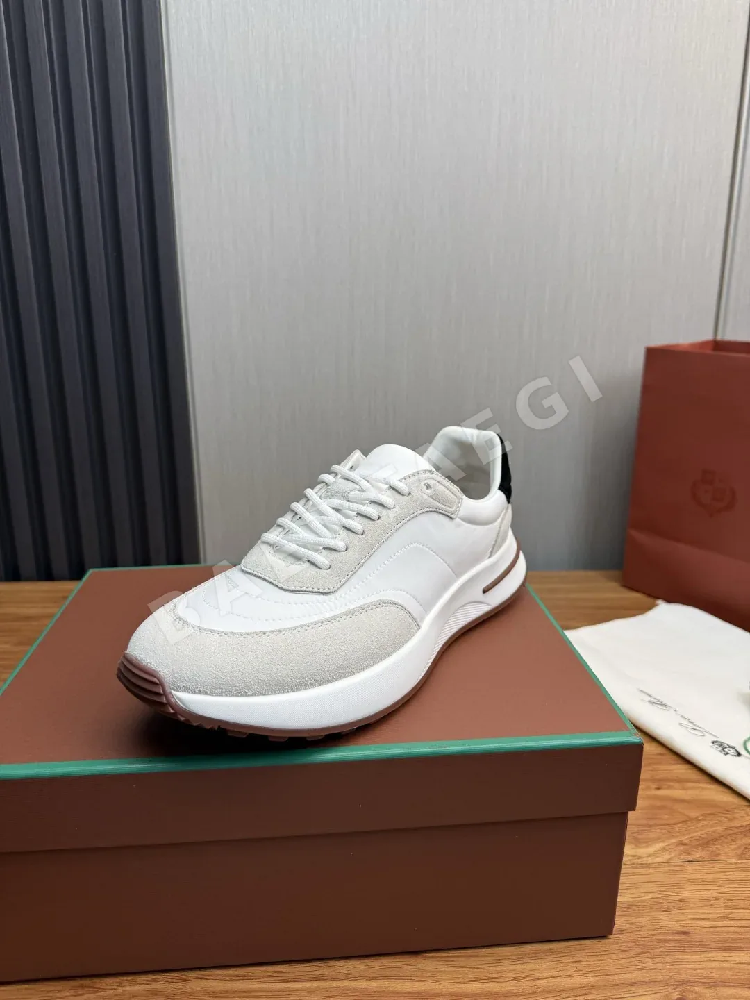 로로피아나 남성 스웨이드 스니커즈 148934