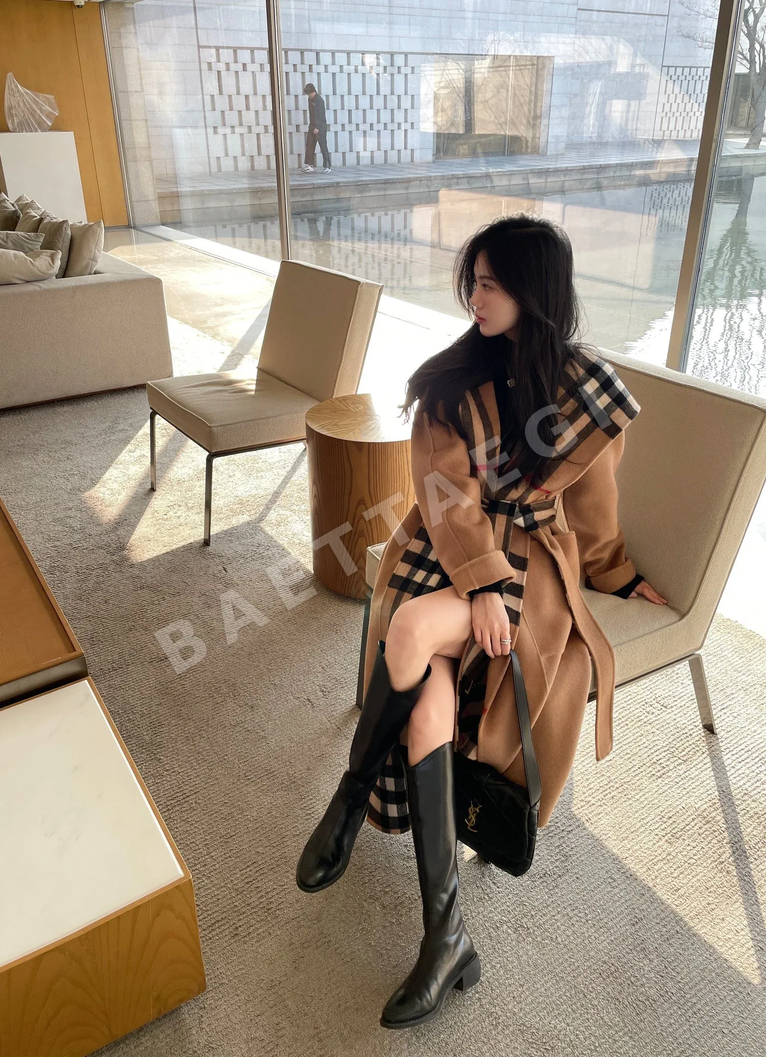 버버리 울 캐시미어 혼방 후드 여성 자켓 상세 이미지 3