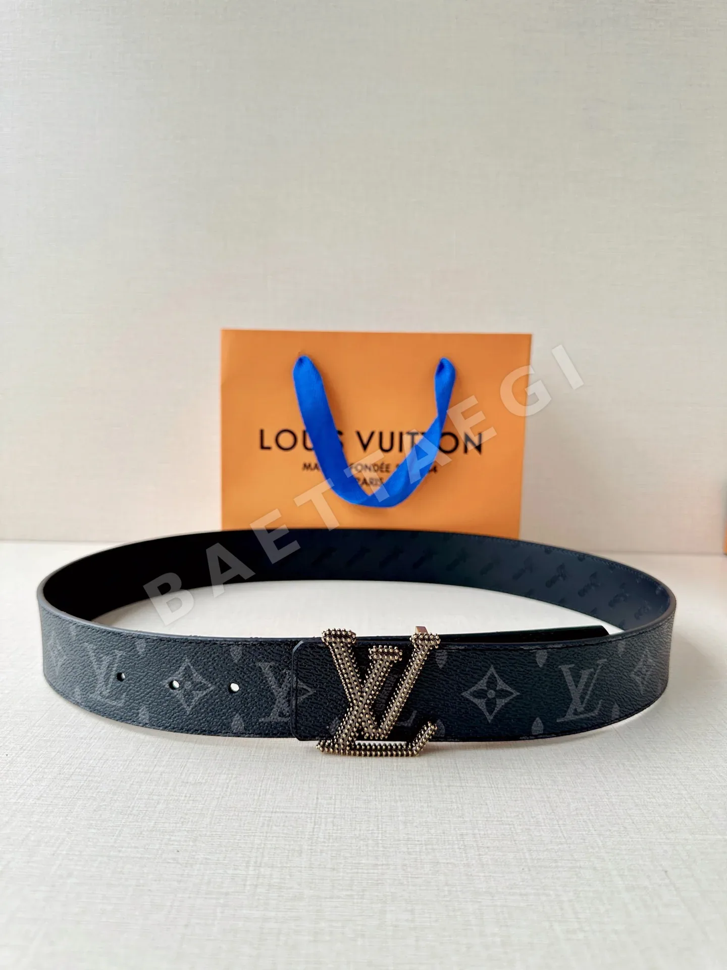 루이비통 LV 이니셜 스터드 리버서블 가죽 벨트 57705