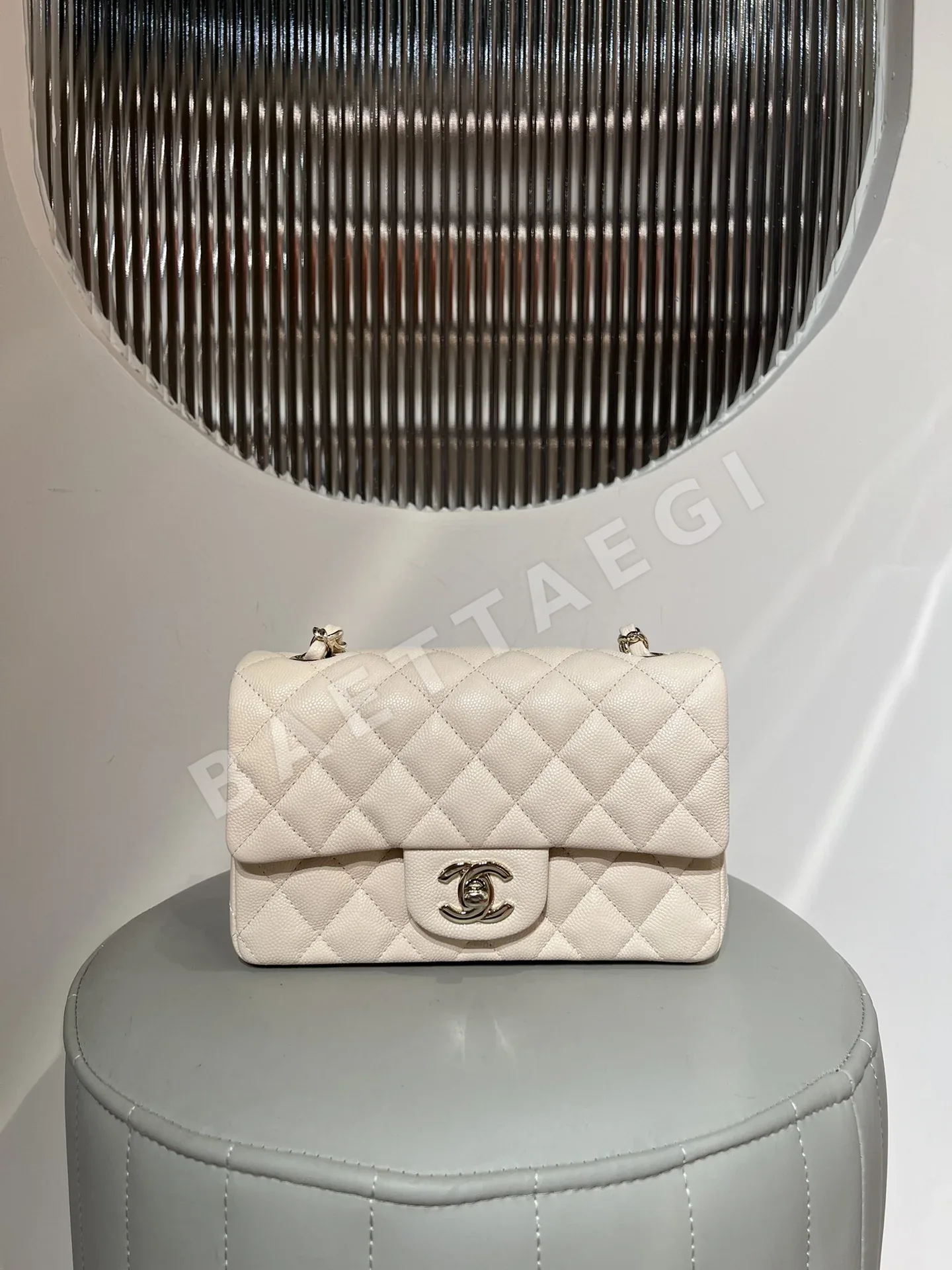샤넬 CF 미니 연미앵 숄더백 136070