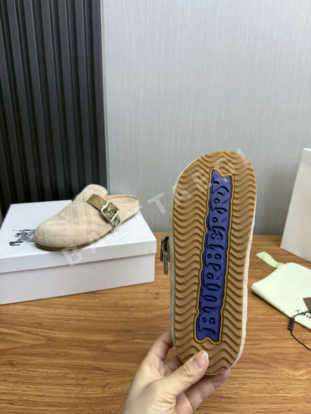 버버리 샌들 소가죽 상세 이미지 9