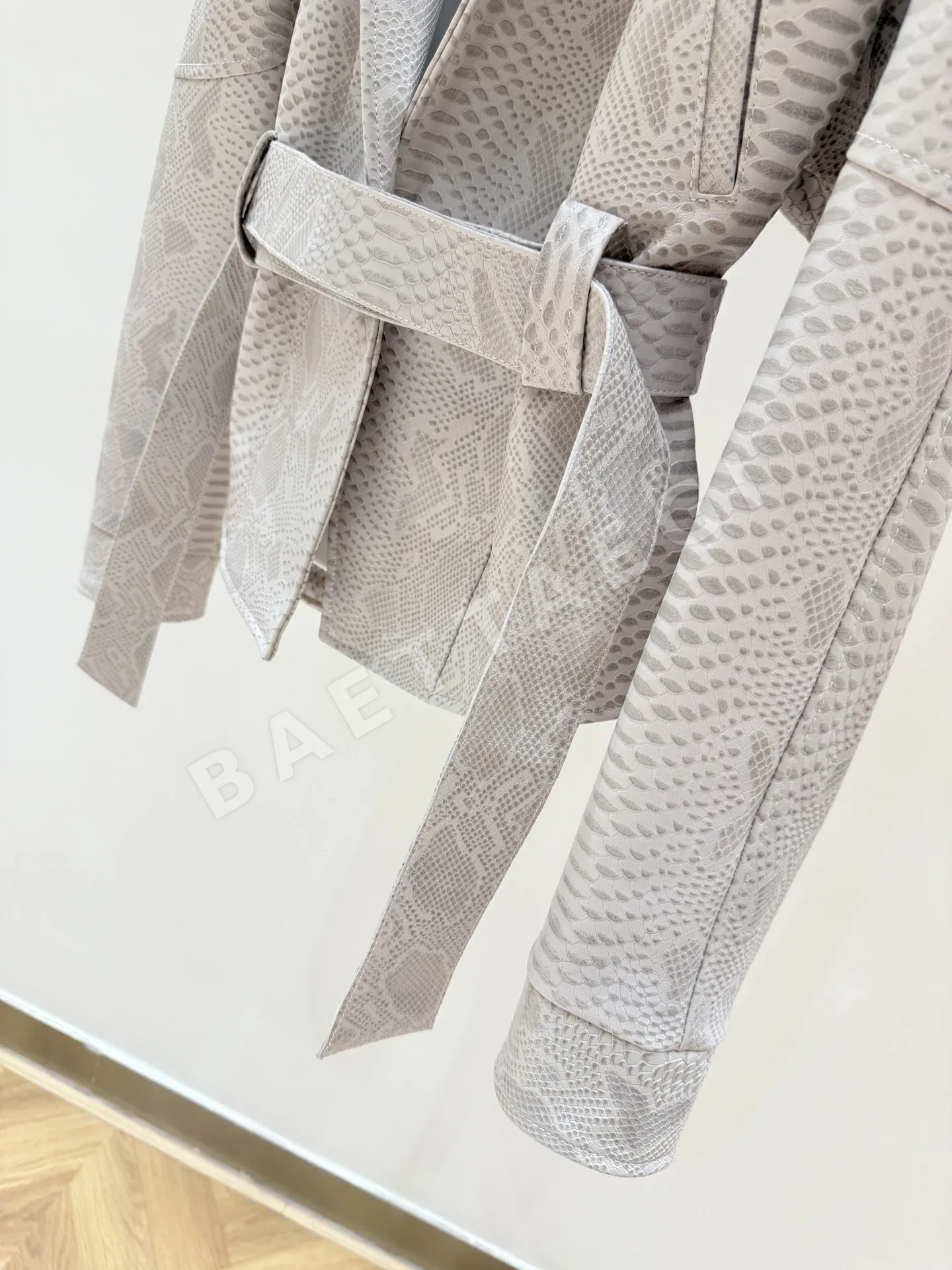 더로우 라펠 여성 자켓 상세 이미지 7