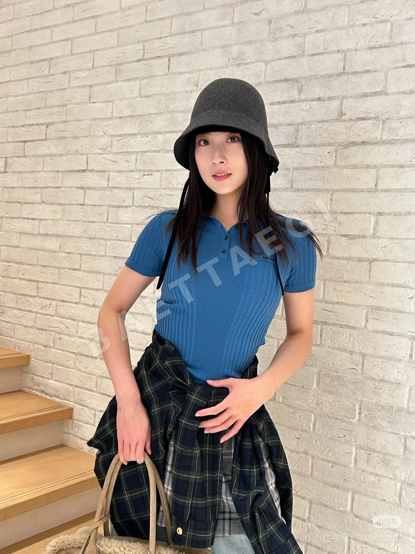 미우미우 폴로 카라 반팔 니트 티셔츠 상세 이미지 9