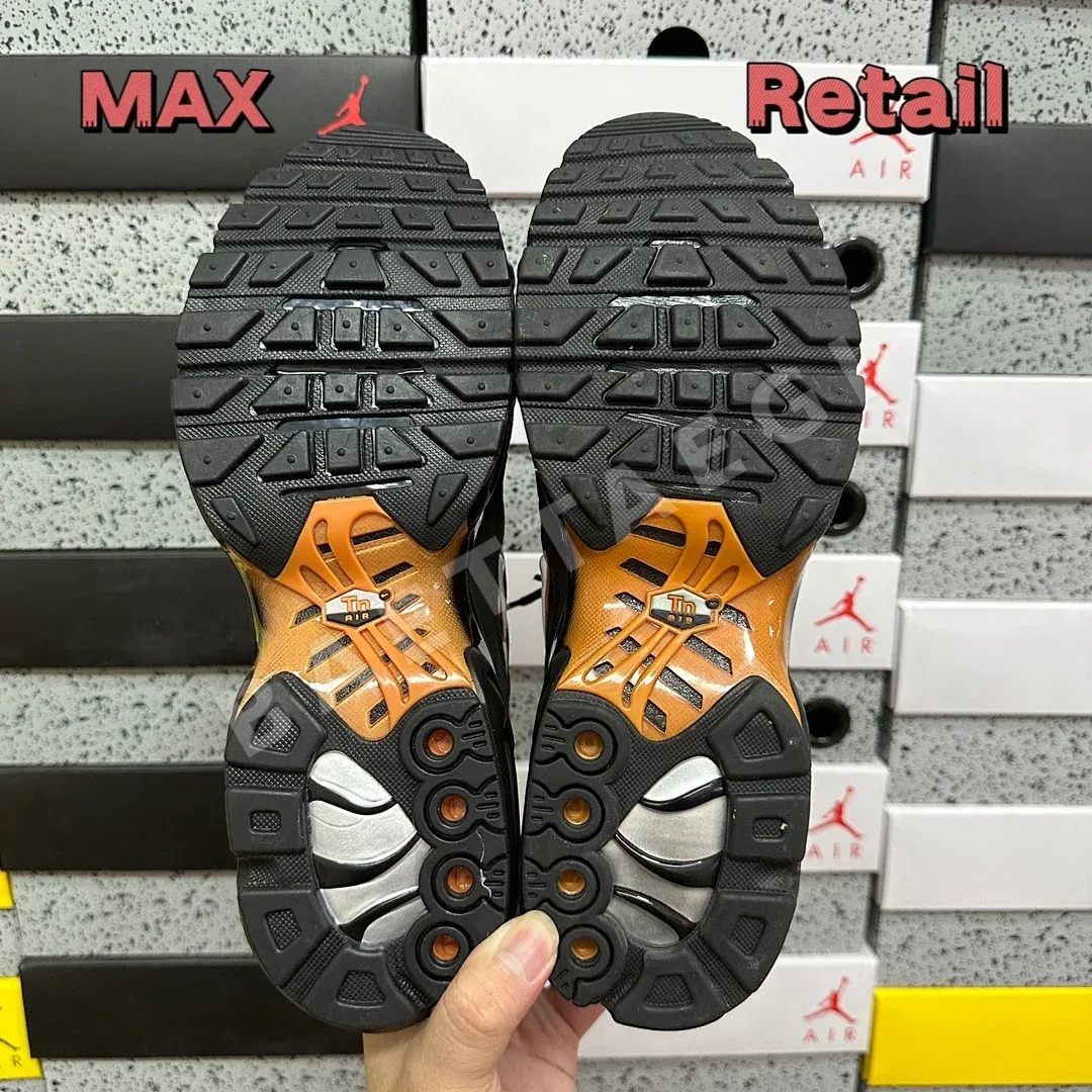 나이키 [DF] 에어 맥스 플러스 블랙 오렌지 FN6949-400 201074 Nike Air Max Plus Dark Obsidian 상세 이미지 15