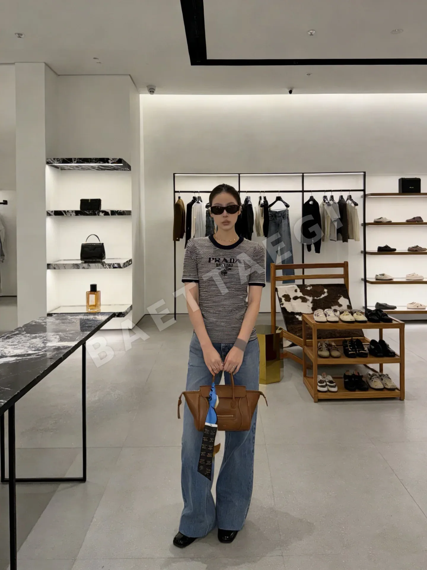 프라다 여성 스트라이프 크루넥 반팔 니트 상세 이미지 3