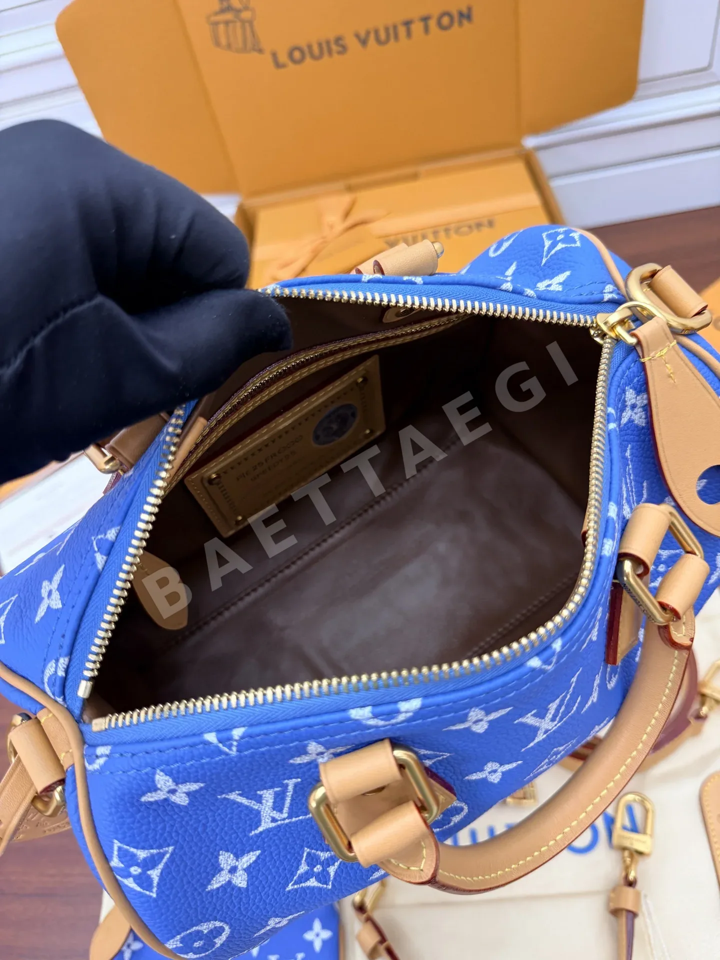 루이비통 M24424 가방 상세 이미지 8
