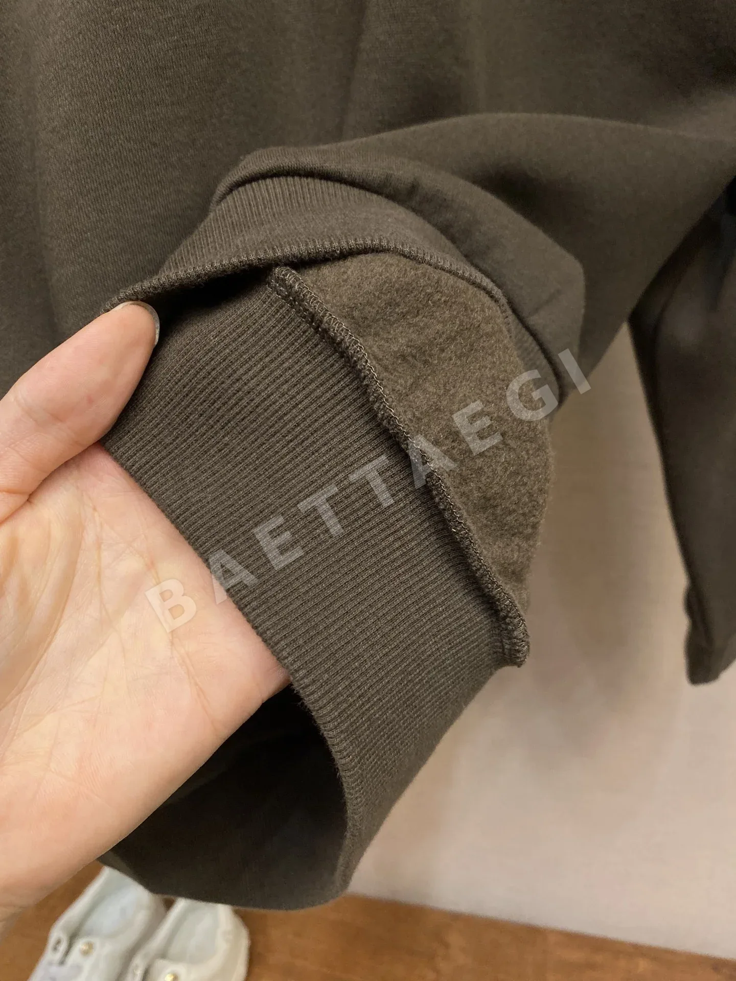 알로 클래식 크루넥 루즈핏 남성 트레이닝 셔츠 상세 이미지 8