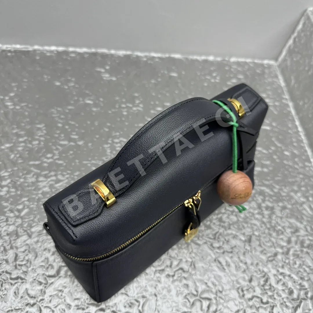 로로피아나 뉴 익스트라 백 가방 상세 이미지 8