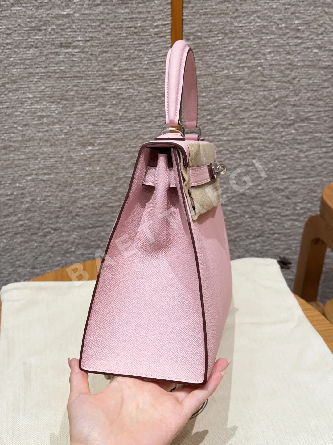 에르메스 켈리 28 cm 핑크 엡솜 가죽 가방 상세 이미지 2