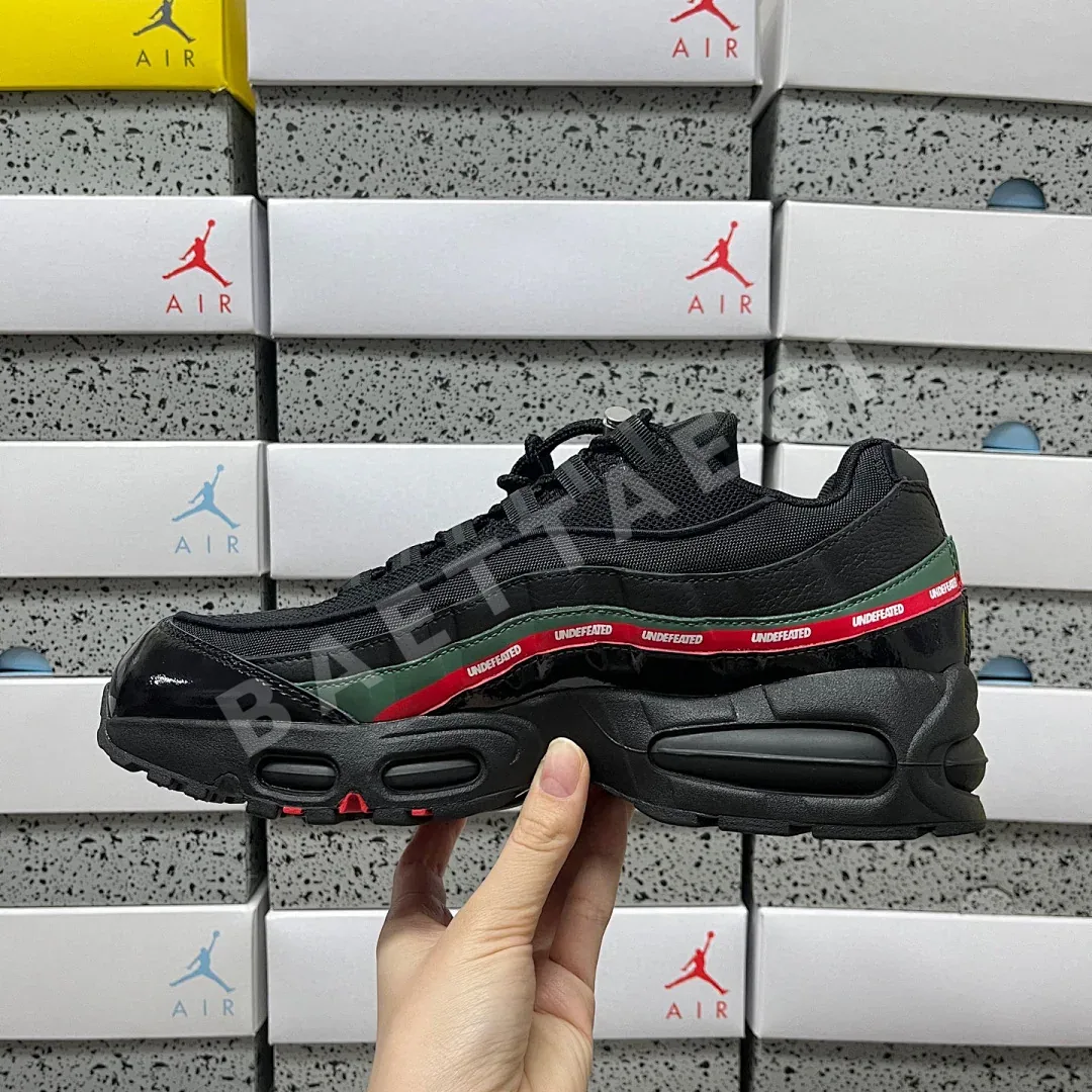 나이키 [KZ2.0] 에어 맥스 95 SP IB4453-001 201159 Nike Air Max 95 SP Undefeated Black 상세 이미지 4